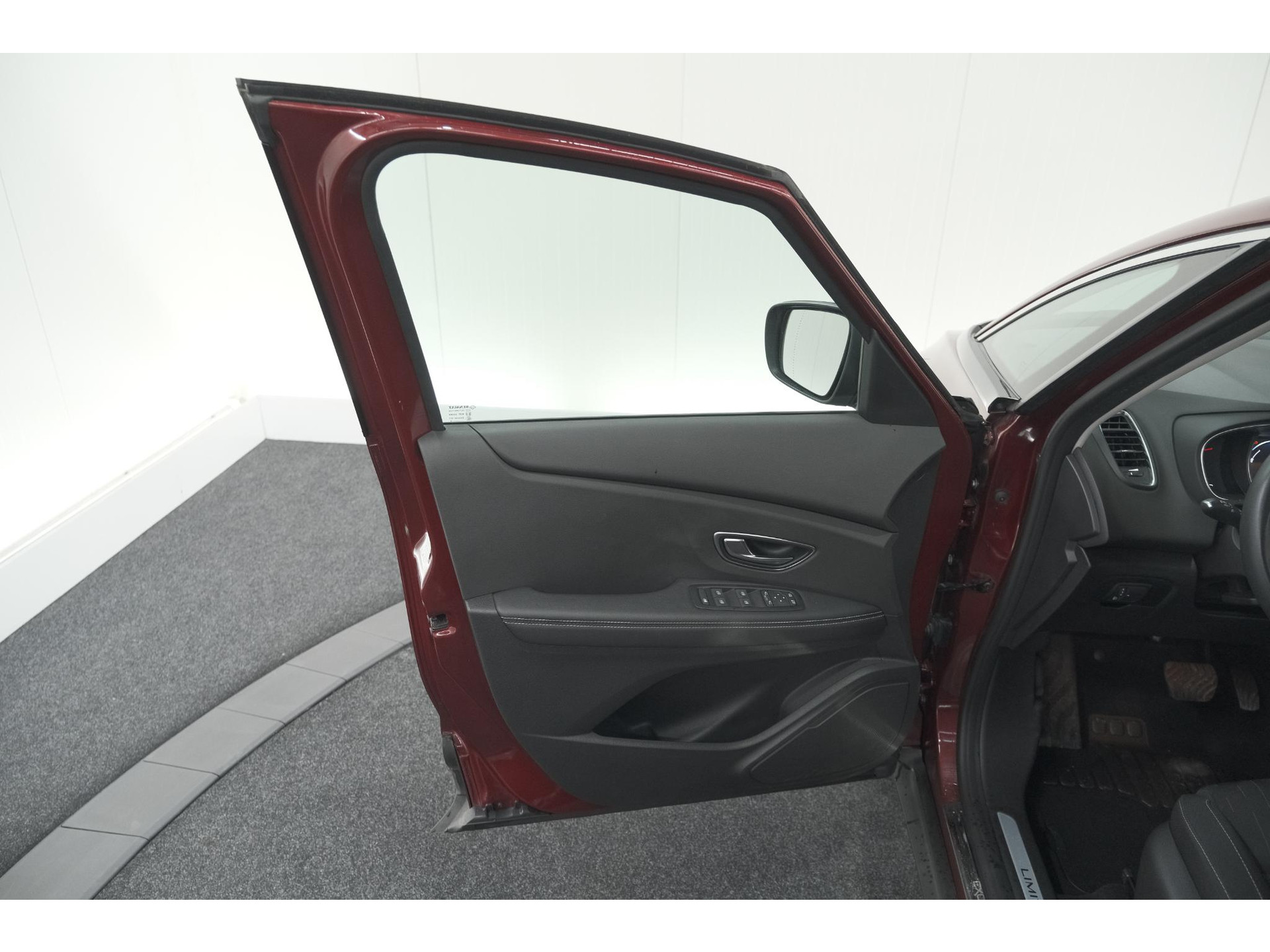 Renault Scénic TCe 140 EDC Limited | Camera | Stoelverwarming | Navigatie | Apple Carplay