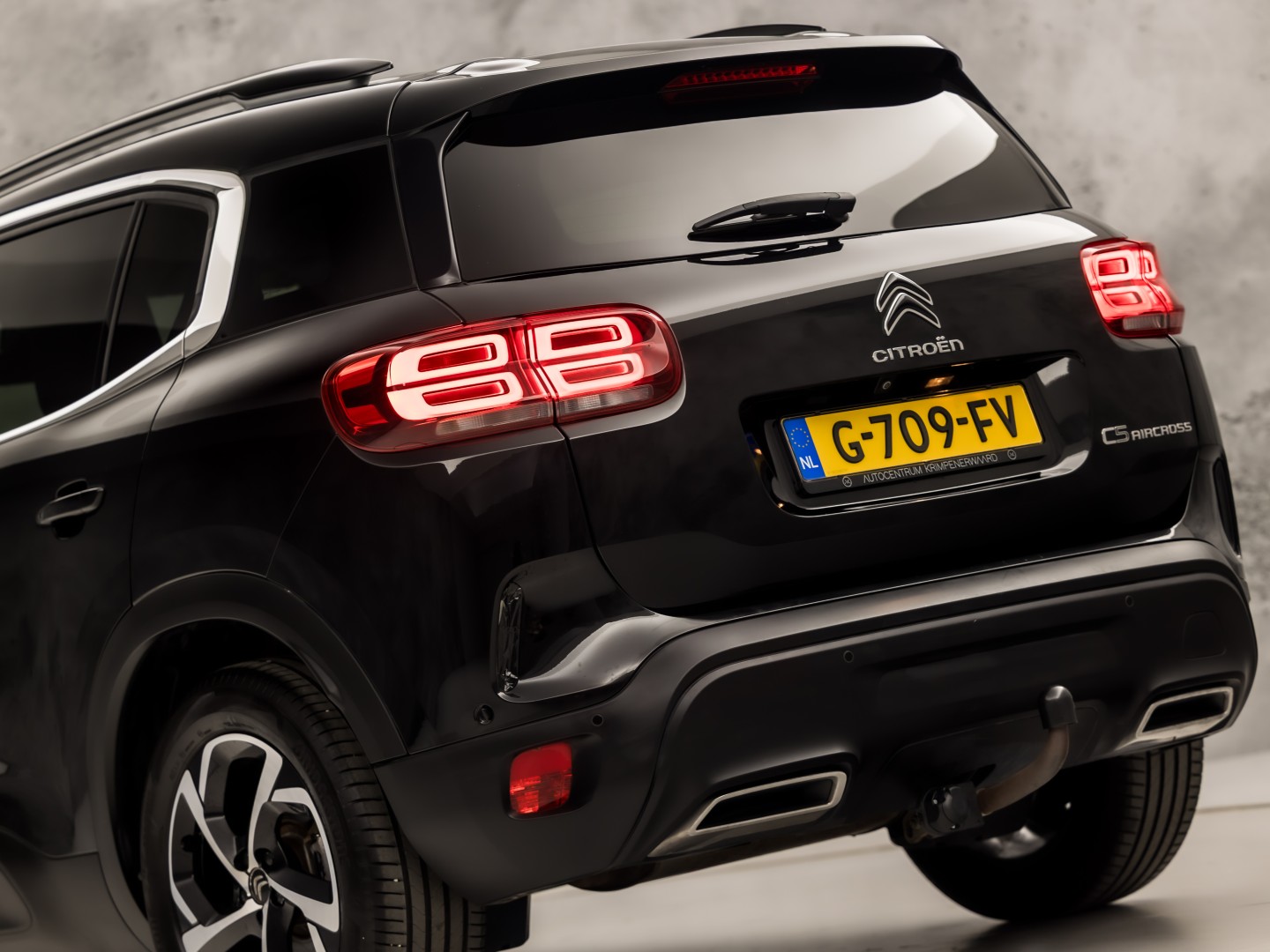 Citroën C5 Aircross 1.6 PureTech Sport 181Pk Automaat (APPLE CARPLAY, GROOT NAVI, 360 CAMERA, LM VELGEN, TREKHAAK, SPORTSTOELEN, KEYLESS, ADAPTIVE CRUISE, NIEUWSTAAT)