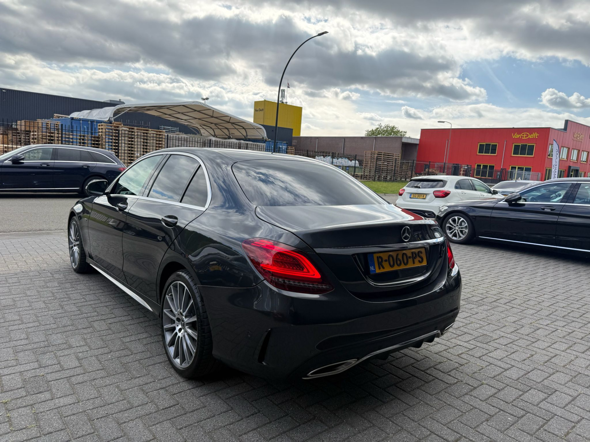 Mercedes-Benz C-klasse 300 e Advantage Pack | 3/6/12MND GARANTIE | AUTOMAAT | CRUISE | LED | LEDER | 360 CAMERA | SFEER | CARPLAY | NAVI |
