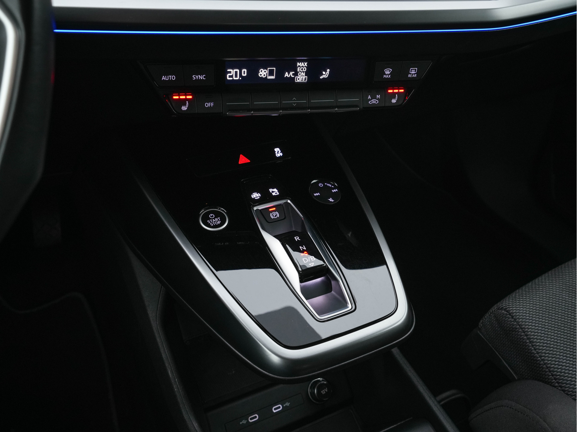 Audi Q4 e-tron 40 Launch edition Advanced Plus 77 kWh (3-Fase-11 kW) {SOH-93%} (INCL-BTW) *HEATPUMP | ADAPT-CRUISE | MATRIX-LED | NAVI-FULLMAP | KEYLESS | CAMERA | DIGI-COCKPIT | DAB | AMBIENT-LIGHT | HEATED-SPORTSEATS | SHIFT-PADDLES | PRIVACY-GLASS | 19