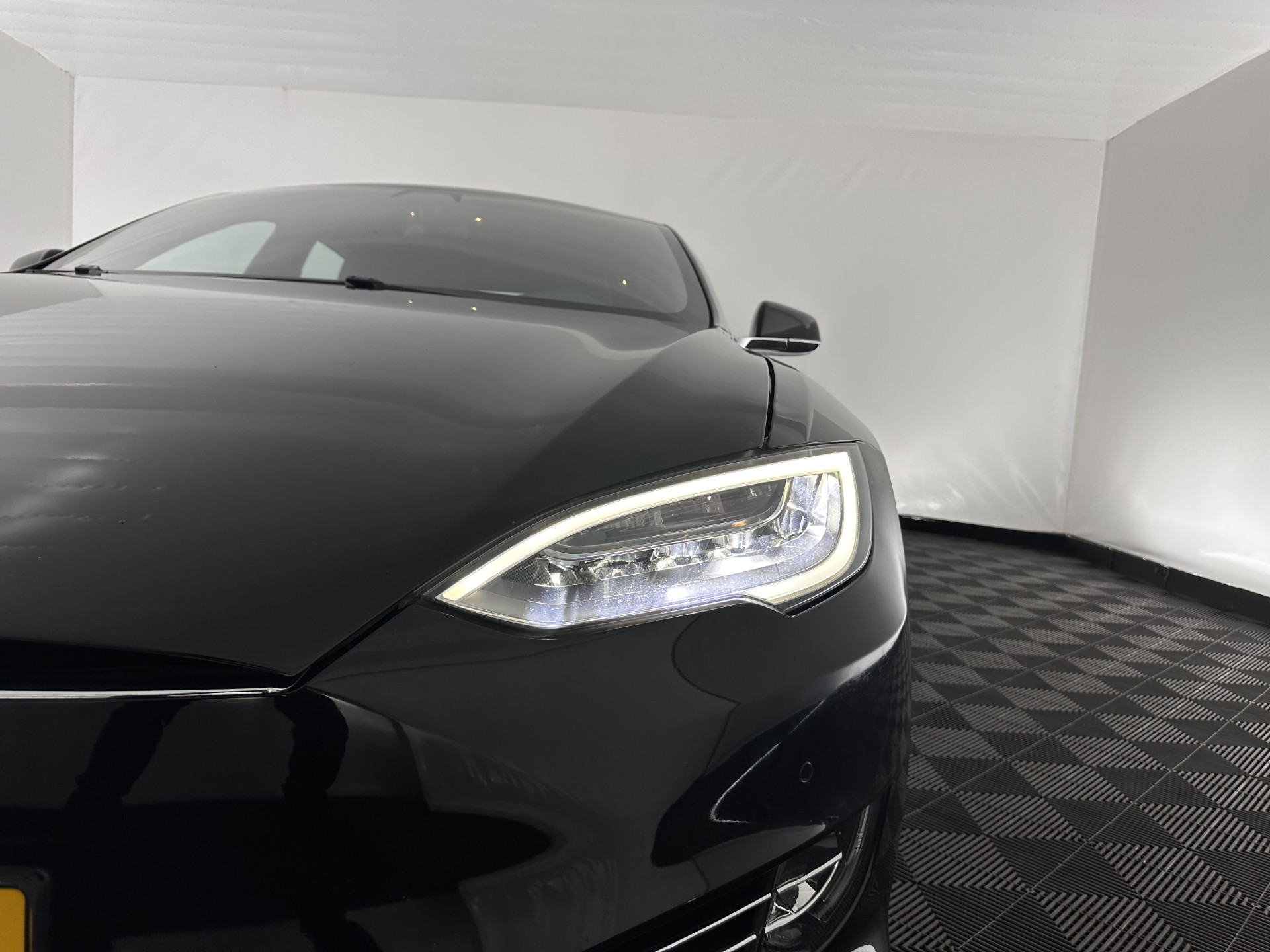 Tesla Model S 75D Base AWD [ 3-Fase-17kW ] {SOH-85%} (INCL-BTW) Aut. *PANO-WINDOW | LEATHER | AIR-SUSPENION | FULL-LED | NAVI-FULLMAP | KEYLESS | MEMORY-PACK | HEATED-COMFORTSEATS | DIGI-COCKPIT | CARBON-INLAY | AUTO-PILOT | 19"ALU*