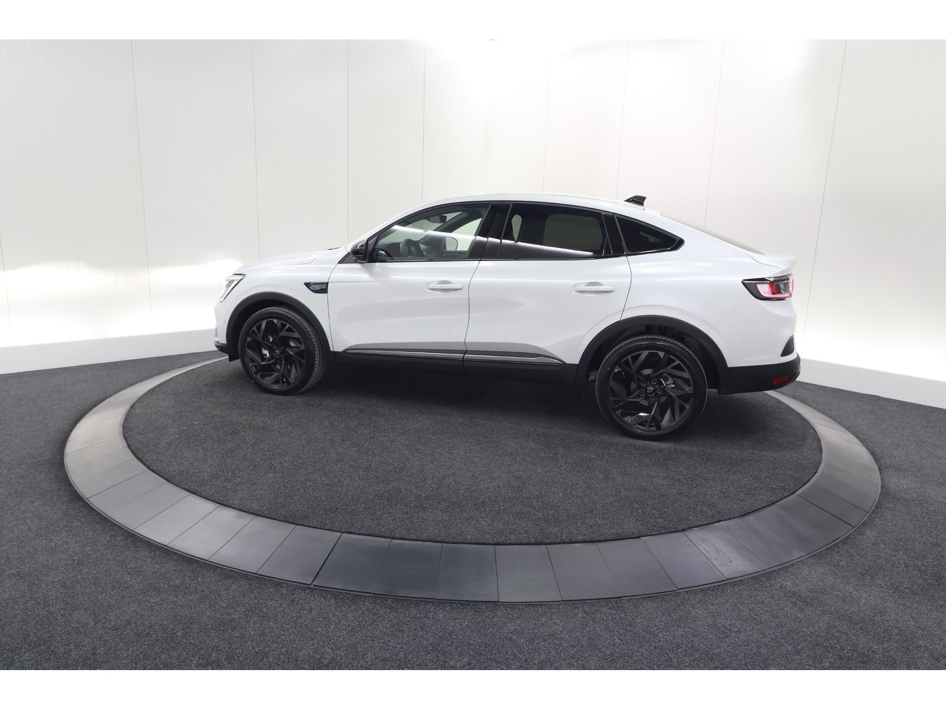 Renault Arkana 1.6 E-Tech hybrid 145 Esprit Alpine | 360 Camera | Adaptieve Cruise Control | Pack Winter | Dodehoekdetectie