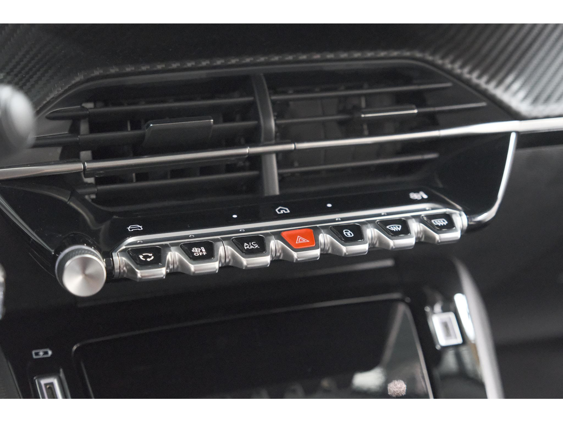 Peugeot 208 1.2 Hybrid 110 e-DCS6 Allure | Apple Carplay | Parkeersensoren Voor + Achter | Climate Control
