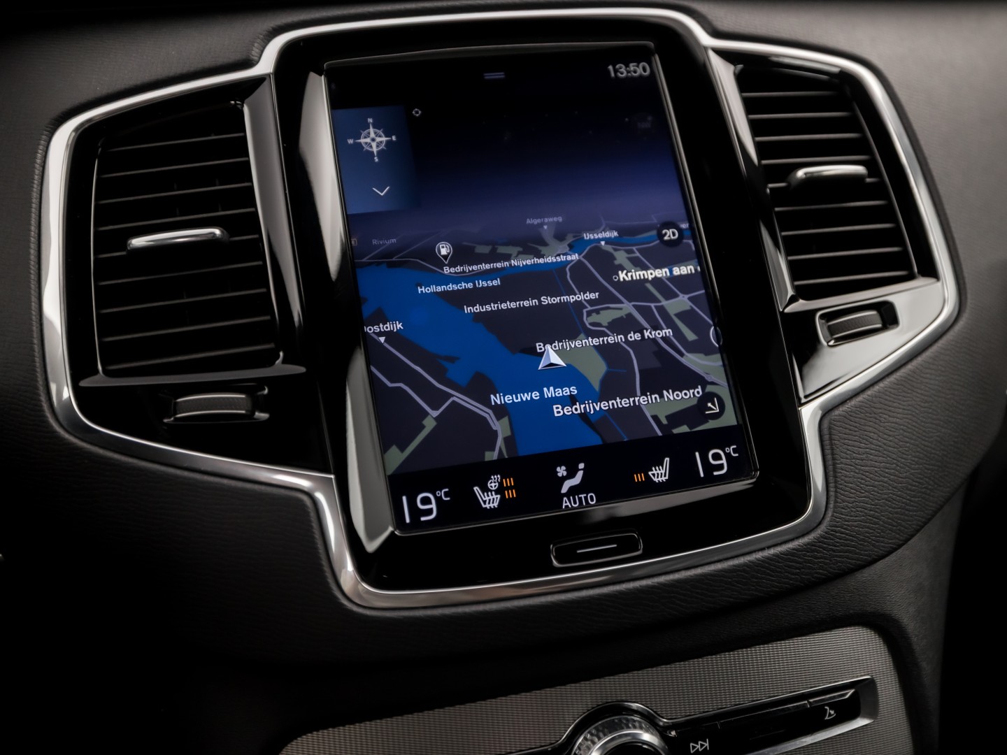 Volvo XC90 2.0 T8 Twin Engine AWD R-Design 7 Persoons 408Pk Automaat (PANORAMADAK, 1e EIGENAAR, LUCHTVERING, APPLE CARPLAY, BOWERS&WILKINS, HEAD-UP DISPLAY, STUUR/STOELVERWARMING, CAMERA, ELEK ACHTERKLEP, NIEUWSTAAT)