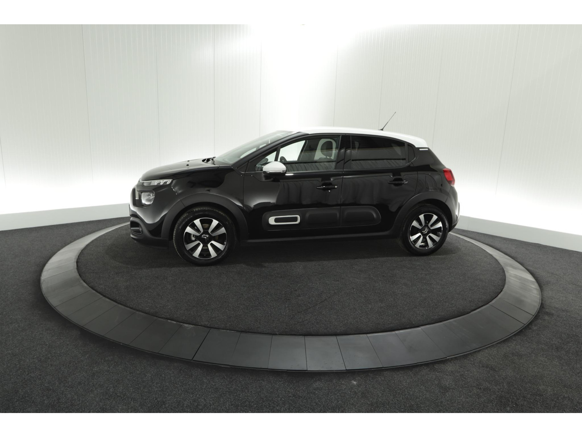 Citroen C3 PureTech 82 Feel Edition | Apple Carplay | Parkeersensoren | Navigatie | Climate Control | 16 Inch Velgen