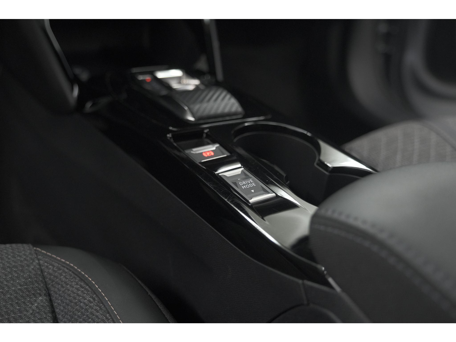 Peugeot 2008 PureTech 130 EAT8 Allure | Camera | Navigatie | Parkeersensoren | Apple Carplay