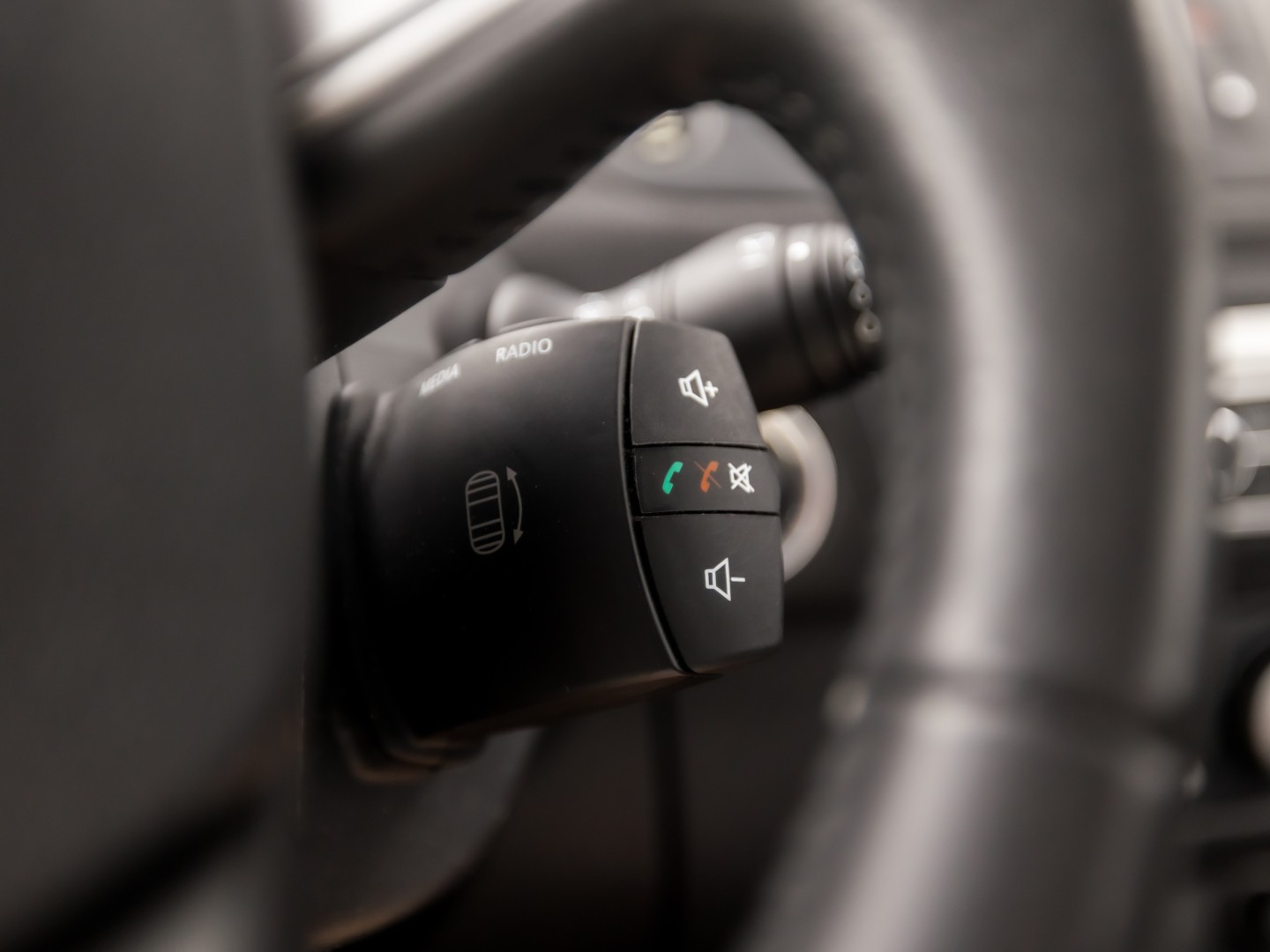 Renault Scénic 1.6 Sport (NAVIGATIE, AIRCO, CRUISE, TREKHAAK, SPORTSTOELEN, NIEUWE APK, NIEUWSTAAT)