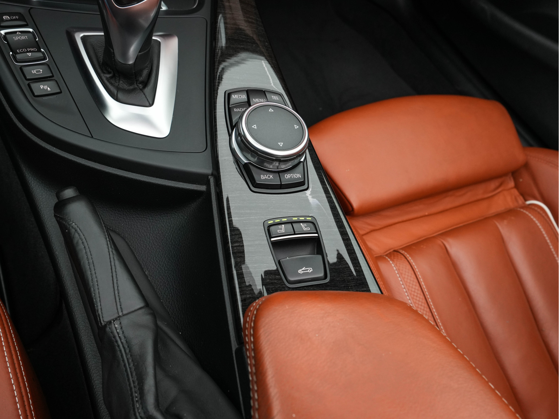 BMW 4-serie Cabrio 435d xDrive M-SportPack Centennial High-Executive Aut. *LEATHER | FULL-LED | ADAPTIVE-CRUISE | MEMORY-PACK | AIRSCARF | BLINDSPOT | HIFI-SOUND | KEYLESS | DAB+ | HEATED-SPORTSEATS | CAMERA | HEAD-UP | NAVI-FULLMAP | 19''ALU*