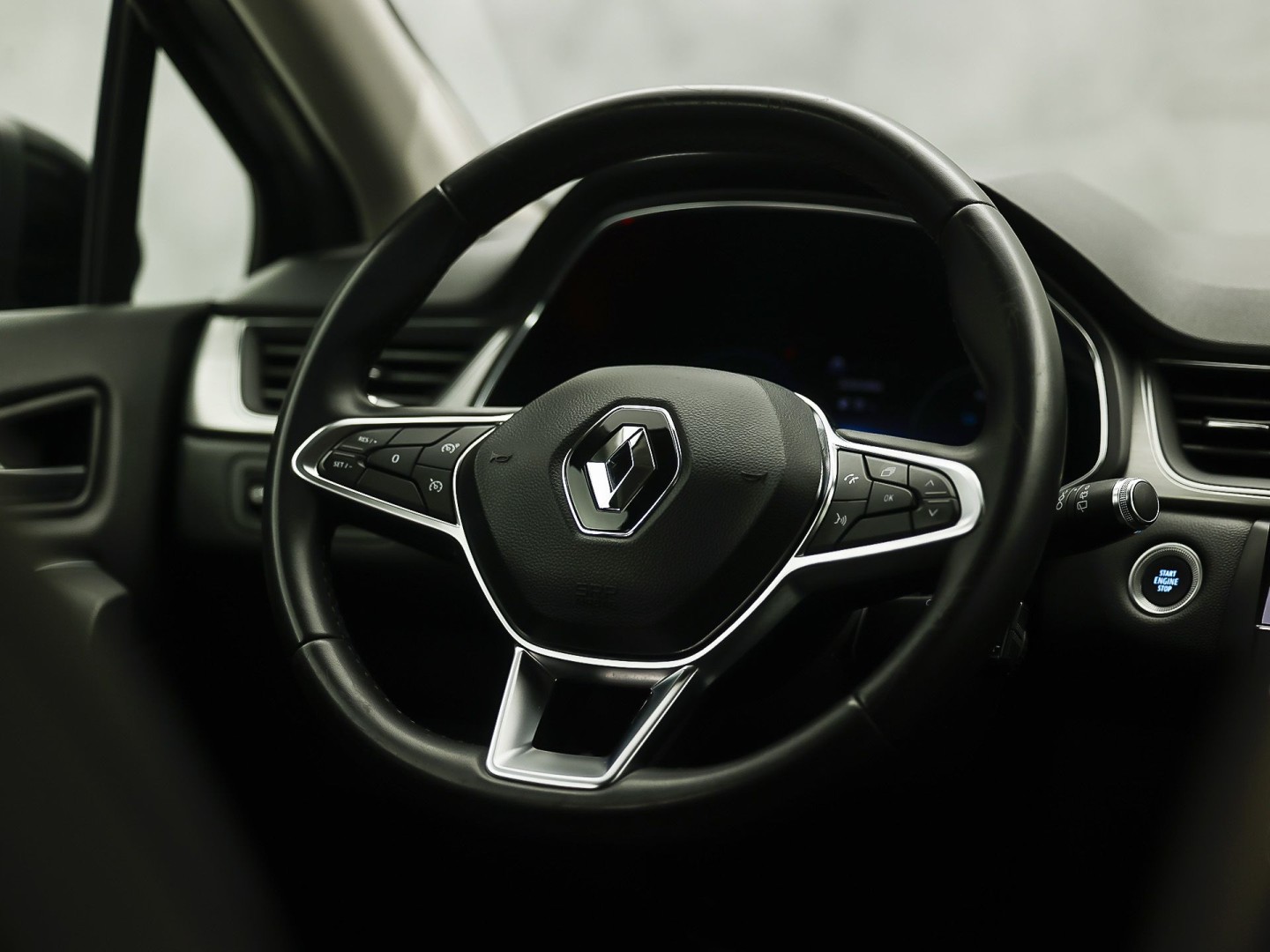 Renault Captur 1.6 E-Tech Plug-in Hybrid 160 Sport 160Pk Automaat (VIRTUAL COCKPIT, APPLE CARPLAY, GROOT NAVI, CAMERA, SPORTSTOELEN, LEDER, GETINT GLAS, LANE ASSIST, NIEUWSTAAT)