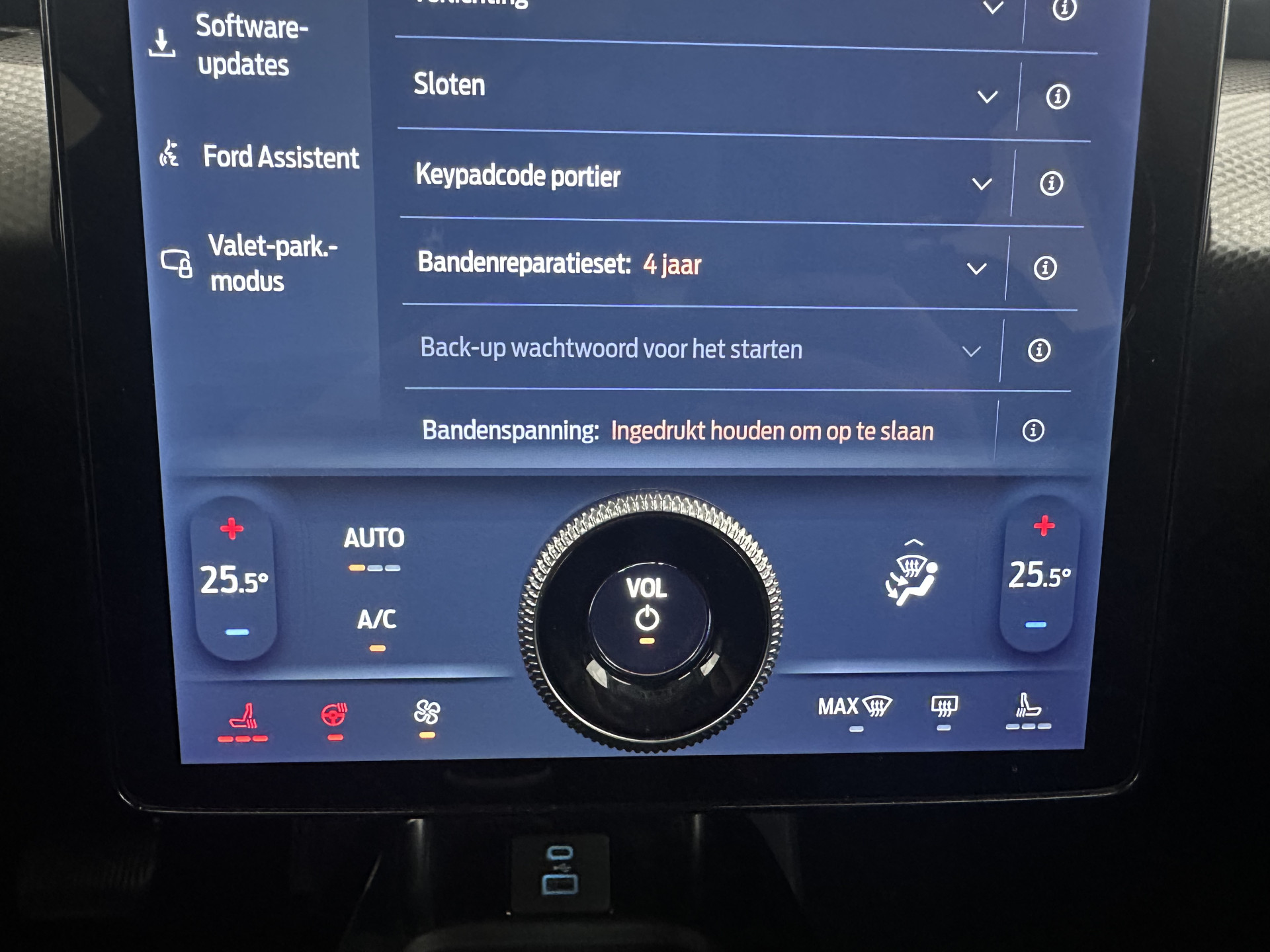 Ford Mustang Mach-E RWD 75 kWh [ 3-Fase-11kW] {SOH-89%} (INCL-BTW) *LEATHER | FULL-LED | DAB | DIGI-COCKPIT | KEYLESS | NAVI-FULLMAP | CARPLAY | HEATED-COMFORTSEATS | TOPVIEW | ADAPTIVE-CRUISE | PRIVACYGLASS | 18'' ALU*