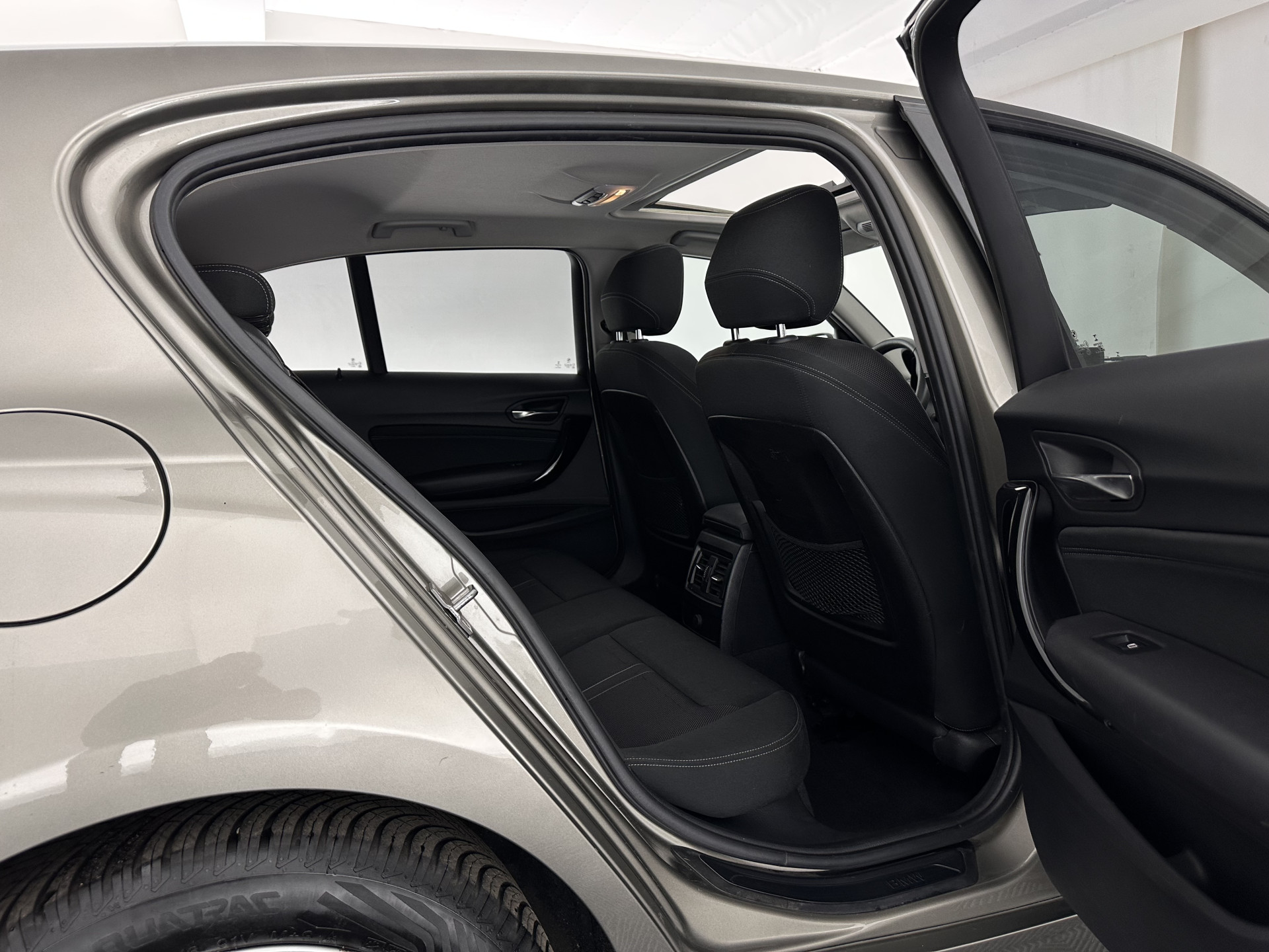 BMW 1-serie 116d EDE Corporate Lease Sport ⚠️GEARBOX AUDIBLE⚠️*PANO | FULL-LED | HEATED-SPORTSEATS | KEYLESS | NAVI-FULLMAP | PRIVACY-GLASS | ECC | PDC | CRUISE | 16''ALU*