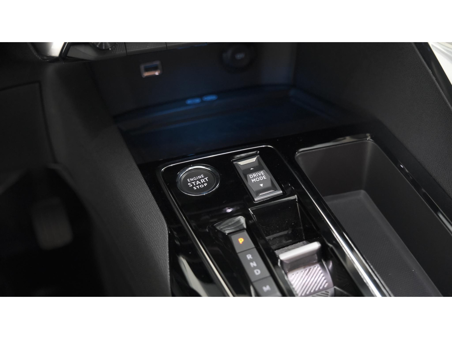 Peugeot 5008 PureTech 130 EAT8 Allure Pack Business | 7 Zitplaatsen | Camera | Dodehoekdetectie | Navigatie | Elektronische Achterklep