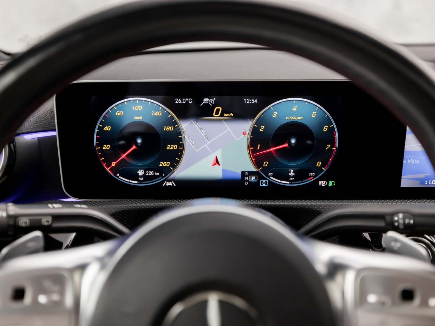 Mercedes-Benz A-Klasse 250 AMG Sport 224Pk Automaat (PANORAMADAK, MEMORY SEATS, 360 CAMERA, BURMESTER, GROOT NAVI, SFEERVERLICHTING, WIDESCREEN, ADAPTIVE CRUISE, NIEUWSTAAT)
