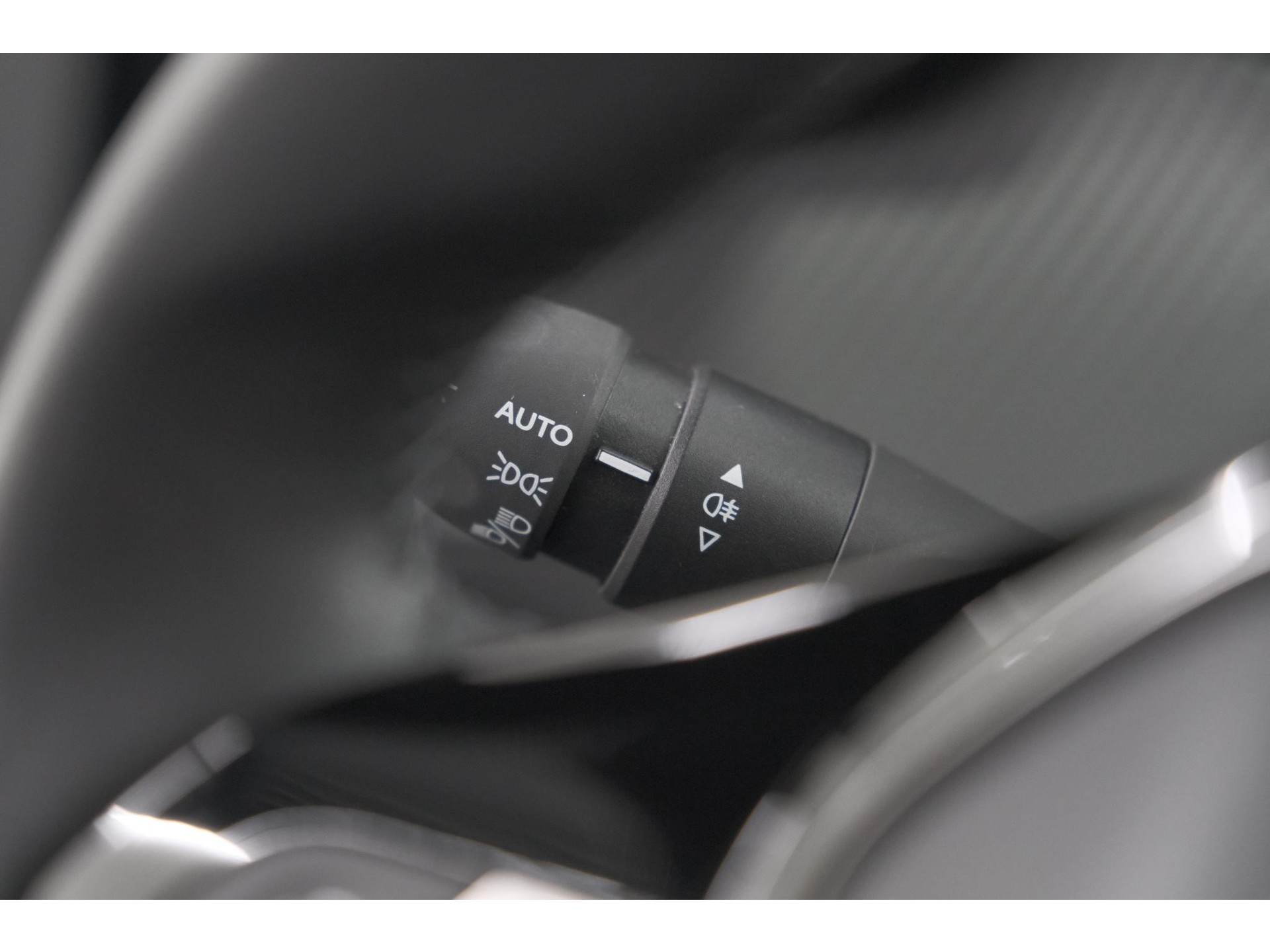 Peugeot e-2008 EV Allure Avantage 54 kWh | 11 KW Laadfunctie | Parkeersensoren | Apple Carplay