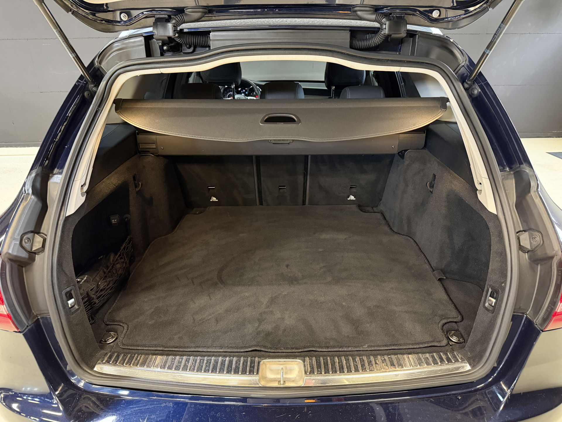 Mercedes-Benz C-klasse Estate 220 d Business Solution | Camera | Stoelverwarming | Elektr. trekhaak | Adaptive cruise | Full LED