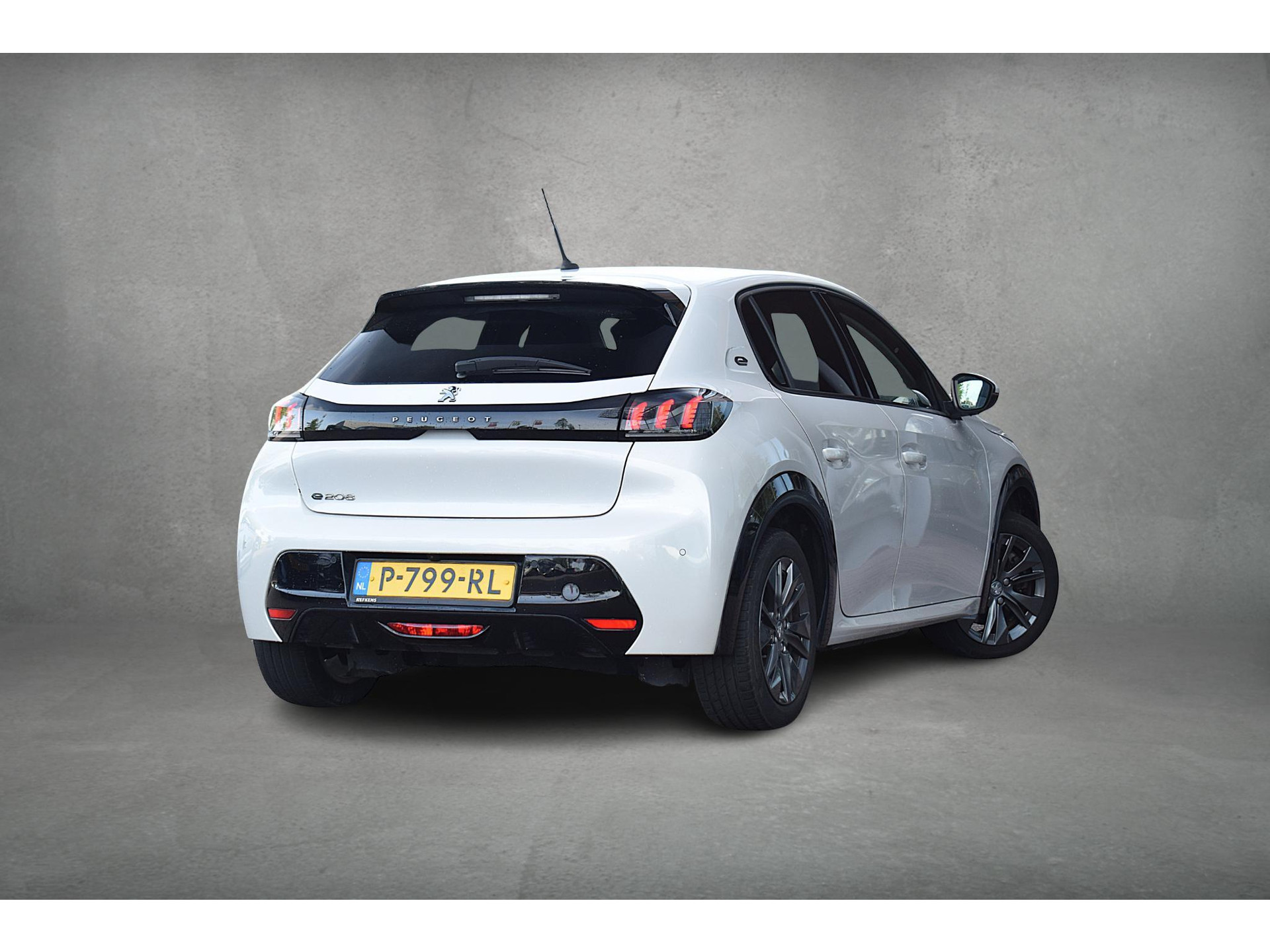 Peugeot e-208 EV Active 50 kWh | SOH: 92,3% | Apple CarPlay | Half Leer | Sportstoelen | Cruise