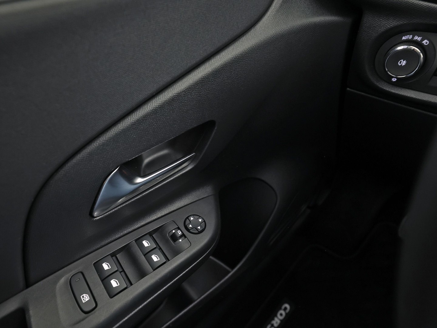 Opel Corsa 1.2 Sport (APPLE CARPLAY, GROOT NAVI, 360 CAMERA, CRUISE, PARKEERSENSOREN, LEDER STUURWIEL, SPORTSTOELEN, LM VELGEN, NIEUWSTAAT)