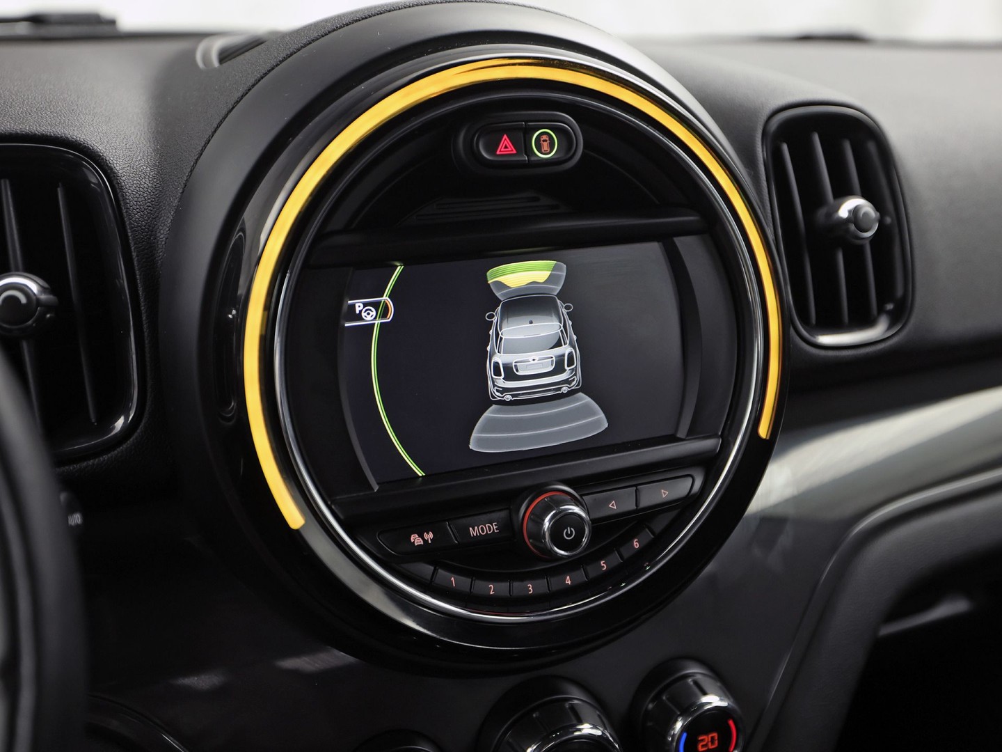 MINI Countryman 1.5 Cooper Chili (NAVIGATIE, CLIMATE, LEDER, PARKEERSENSOREN, SPORTSTOELEN, CRUISE, NIEUWE APK, NIEUWSTAAT)