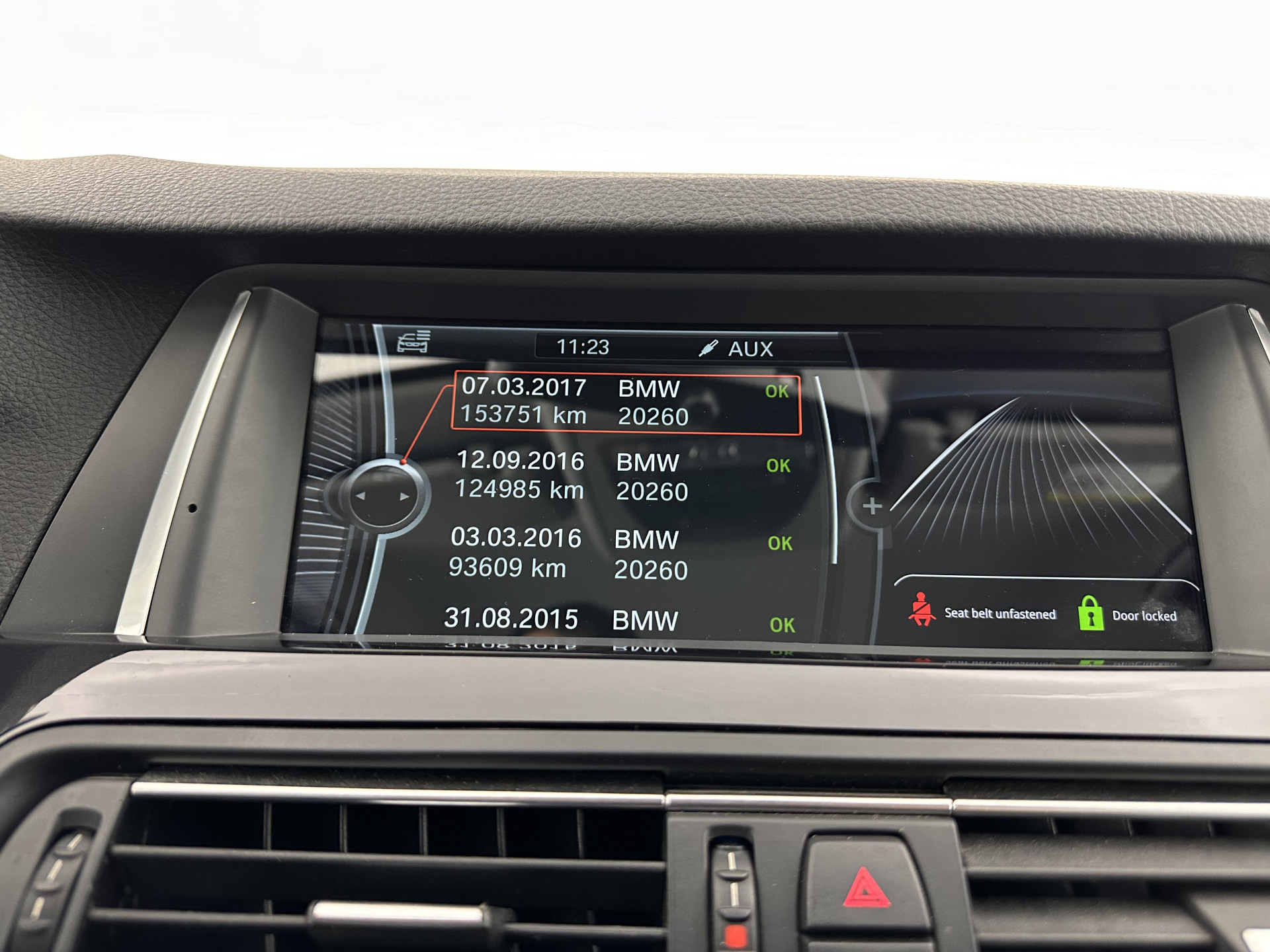 BMW 5-serie Touring 518d Executive Aut. *NAVI-FULLMAP | BI-XENON | CARPLAY |  LANE-ASSIST | TOWBAR | ECC | PDC | CRUISE | COMFORT-SEATS | AMBIENT-LIGHT | 17''ALU*