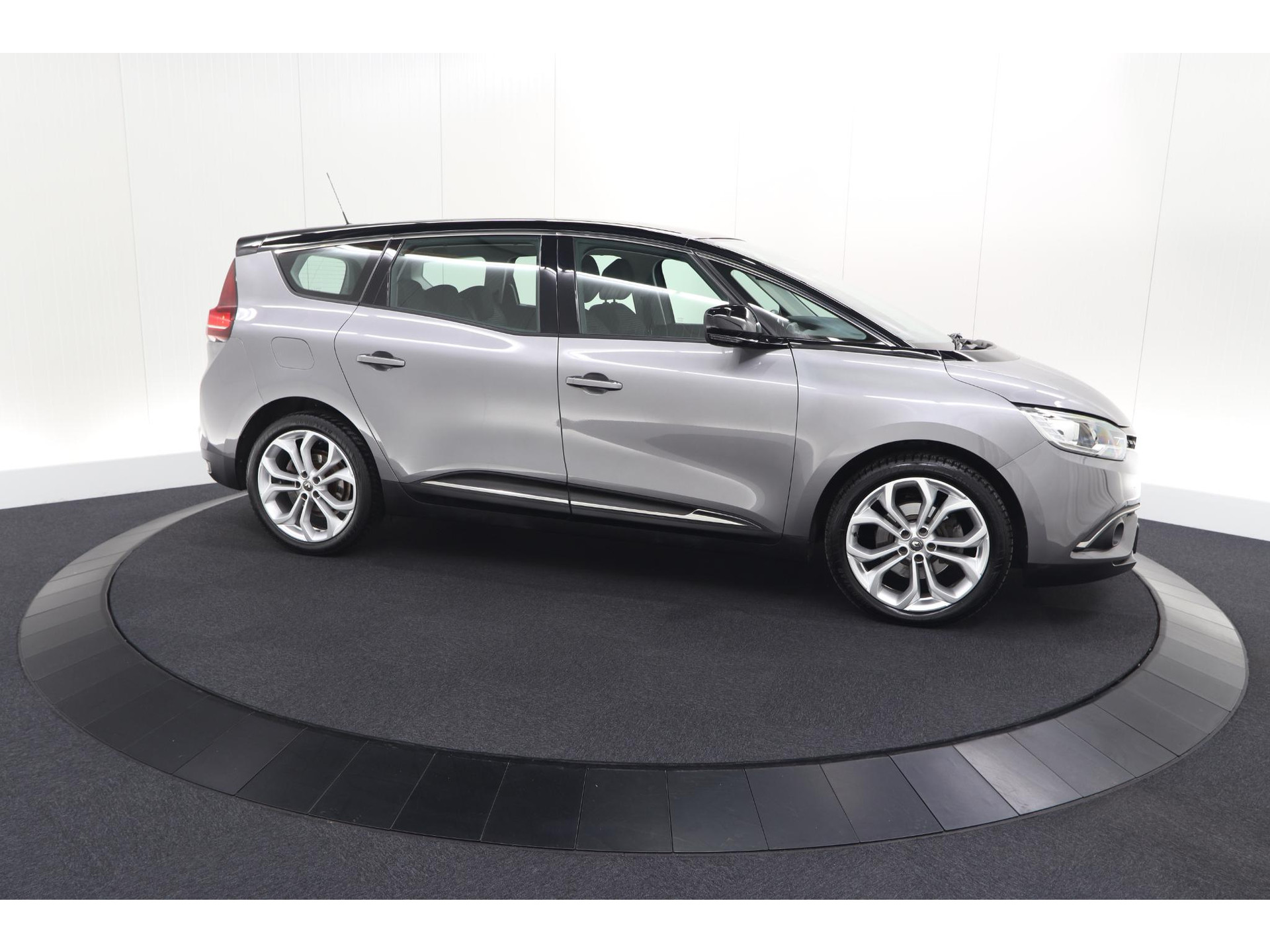 Renault Grand Scénic 1.3 Intens TCe 140 EDC | 7 Zitplaatsen | Apple Carplay | Camera | Parkeersensoren voor + achter