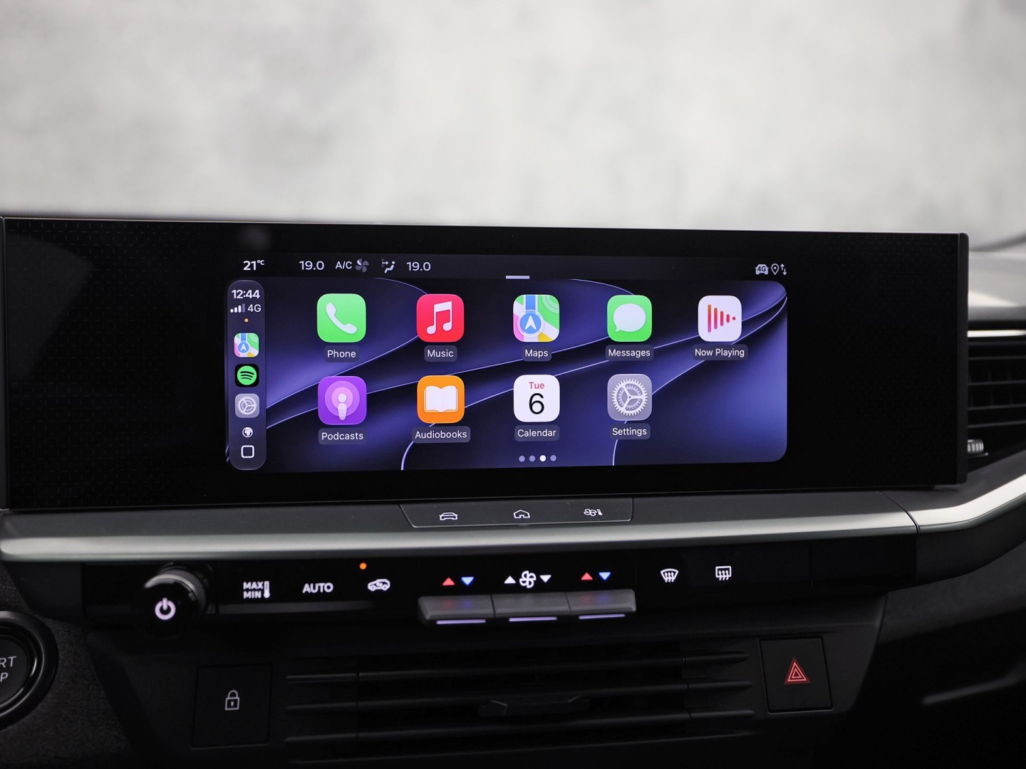 Opel Grandland X 1.2 Turbo Hybrid Sport Automaat (VIRTUAL COCKPIT, APPLE CARPLAY, GROOT NAVI, GETINT GLAS, SPORTSTOELEN, ADAPTIVE CRUISE, KEYLESS, SPORTSTUUR, GETINT GLAS, NIEUWSTAAT)