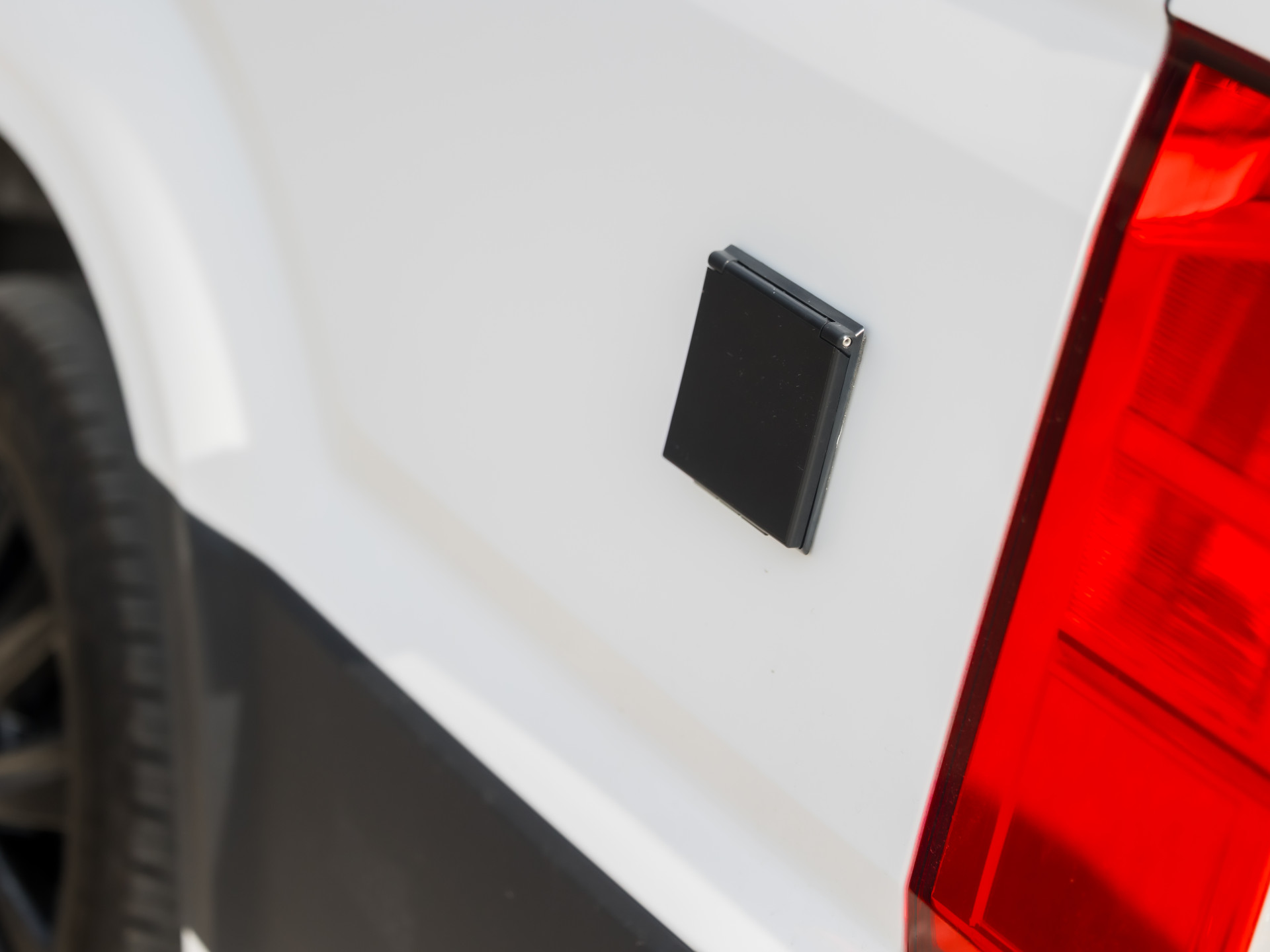 Volkswagen Crafter Grand California XXL 177Pk Automaat (LED KOPLAMPEN, STOELVERWARMING, KEUKEN, CENTRALE VERWARMING, KOELKAST, TOILET, DOUCHE, THULE ZONNESCHERM, FIETSENDRAGER, ZOET WATER)