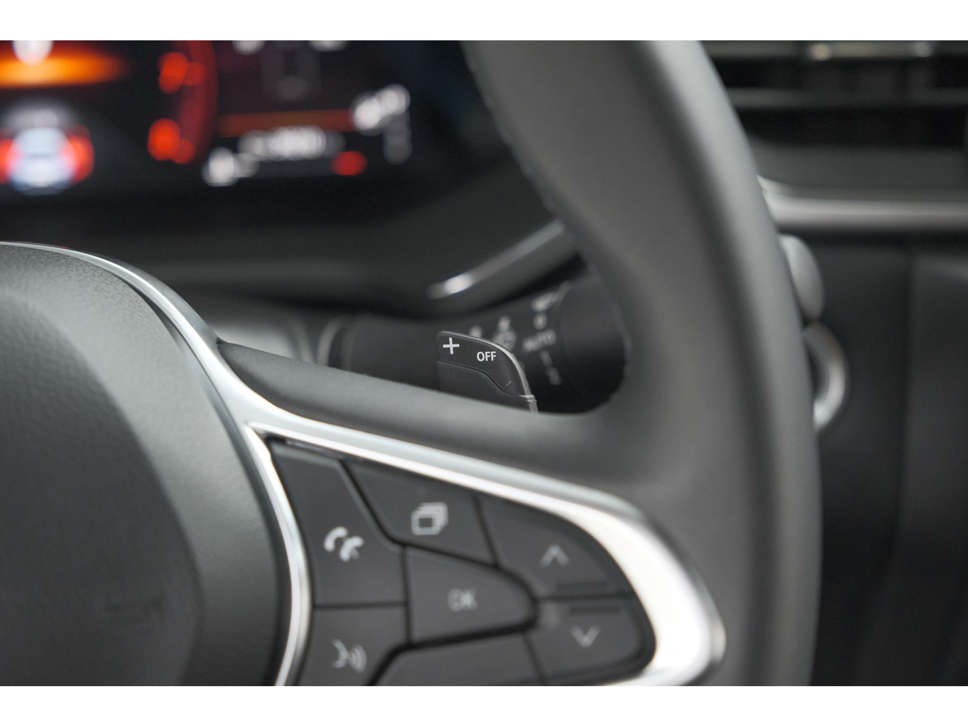 Renault Captur Mild Hybrid 140 EDC Techno | Camera | 9.3 Inch Groot Scherm | Stoelverwarming | Apple Carplay