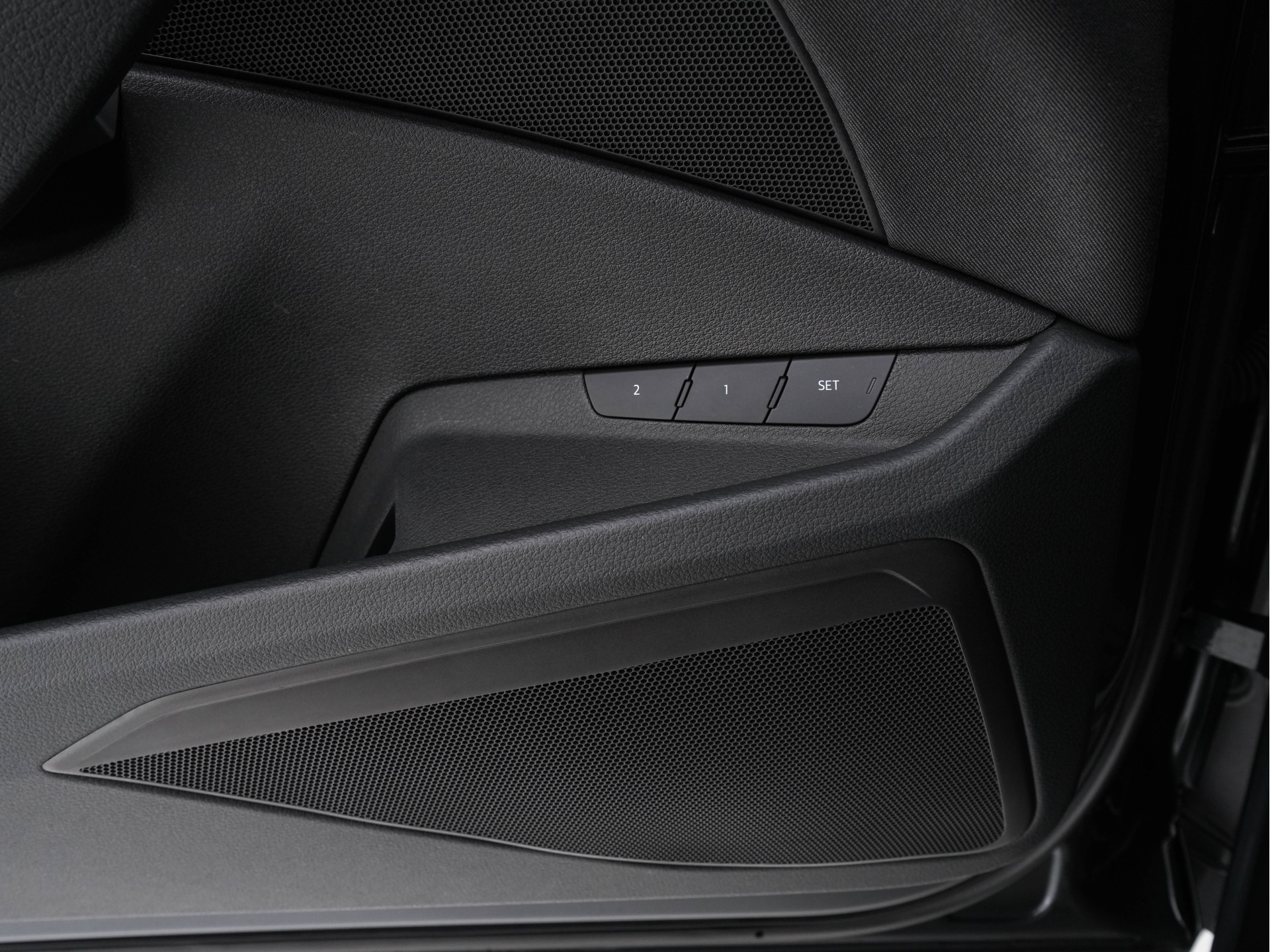 Audi e-tron 50 Quattro Launch edition 71 kWh (⚠️)  [ 3-Fase ] {SOH-100%} (INCL-BTW) Aut. *FULL-LED | DIGI-COCKPIT | NAVI-FULLMAP | HEATED-COMFORTSEATS | KEYLESS | AUDI-SOUND | SHIFT-PADDLES | ECC | PDC | CRUISE | 20''ALU*