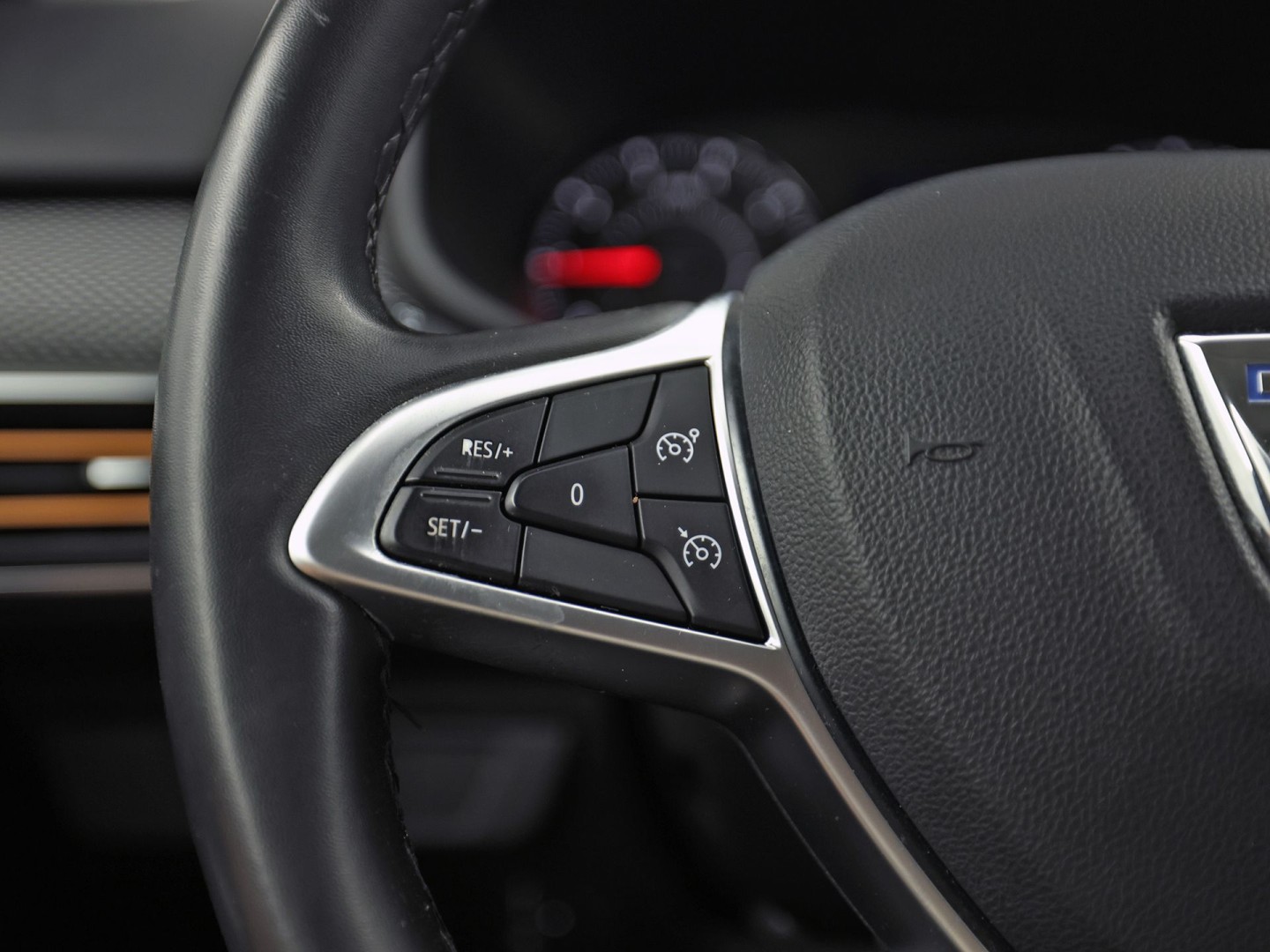 Dacia Sandero 1.0 TCe 100 Bi-Fuel Comfort (GROOT NAVI, CLIMATE, CAMERA, LM VELGEN, KEYLESS, SPORTSTOELEN, CRUISE, TREKHAAK, NIEUWSTAAT)