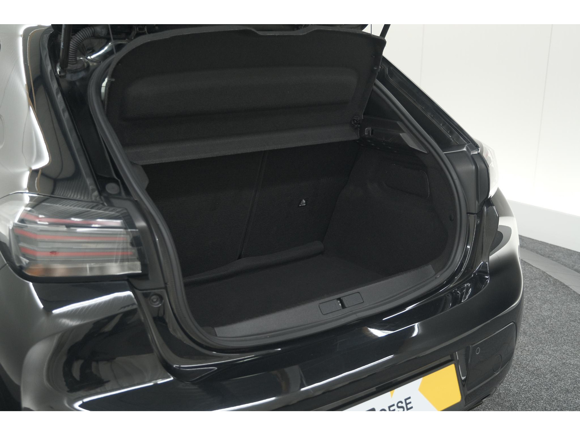 Peugeot 208 PureTech 100 Allure | Parkeersensoren | Navigatie | Apple Carplay