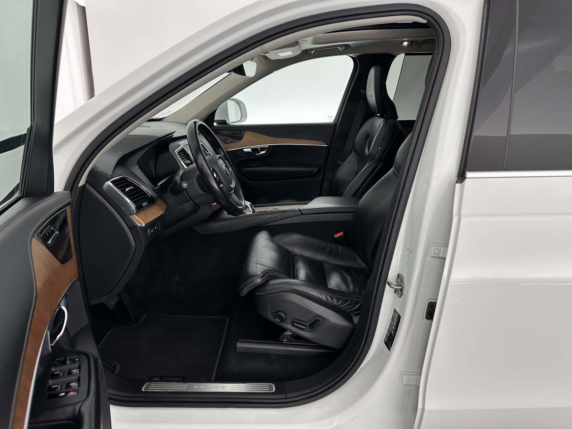 Volvo XC90 2.0 T8 Twin Engine AWD Inscription (7-Pers.) [ Plug-In ] Aut.*PANO | LEATHER | FULL-LED | MEMORY-PACK | DIGI-COCKPIT | HARMAN/KARDON | CAMERA | HEATED-SPORTSEATS | HEAD-UP | LANE-ASSIST | CARPLAY | AIRSUSPENSION | ECC | PDC | CRUISE | TOWBAR |