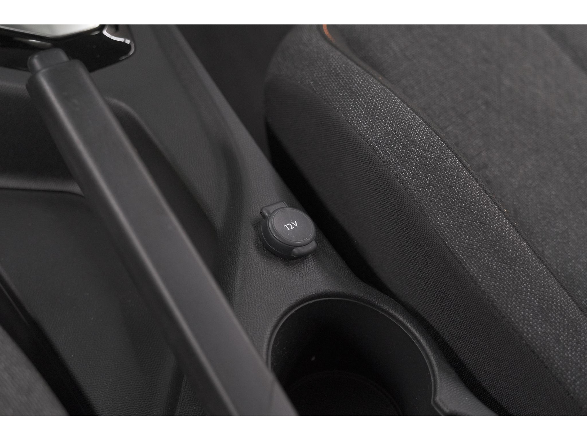 Peugeot 208 1.2 Hybrid 110 e-DCS6 Style | Parkeersensoren | Apple Carplay | Cruise Control | Airco