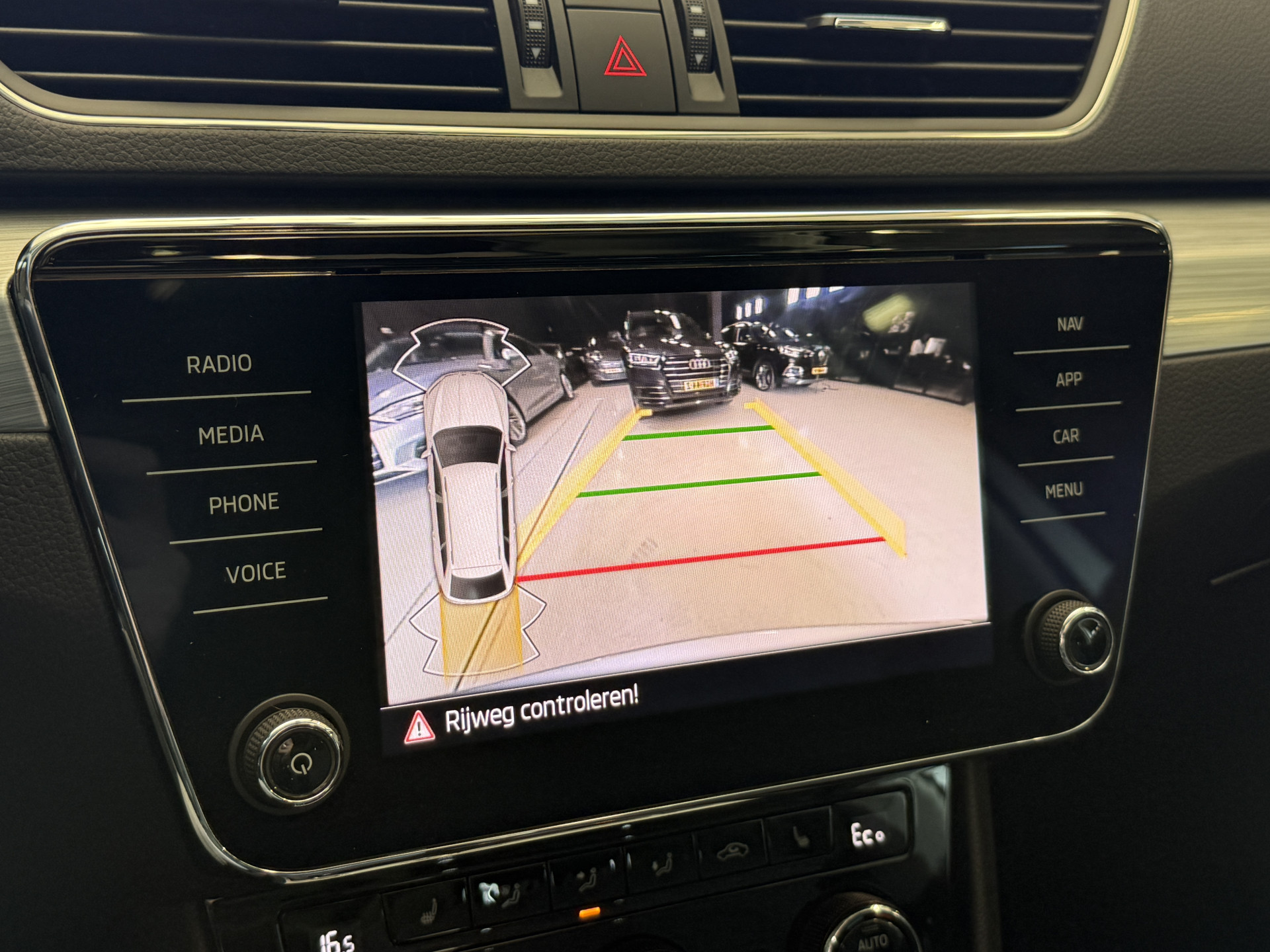 ŠKODA Superb Combi 1.4 TSI iV Business Edition Plus | Panoramadak | Crystal Light | Apple Carplay