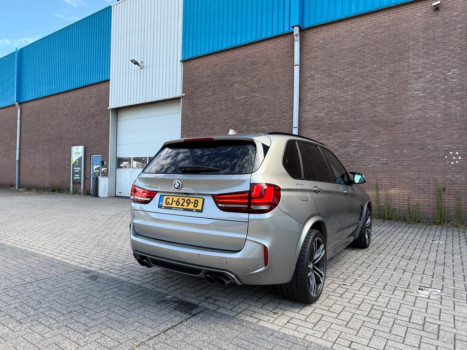 BMW X5 M | 2E EIGENAAR |3/6/12MND GARANTIE| PANO | LED | B&O | DAB | HEAD-UP | 360 CAMERA | TREKHAAK | BOMVOL |
