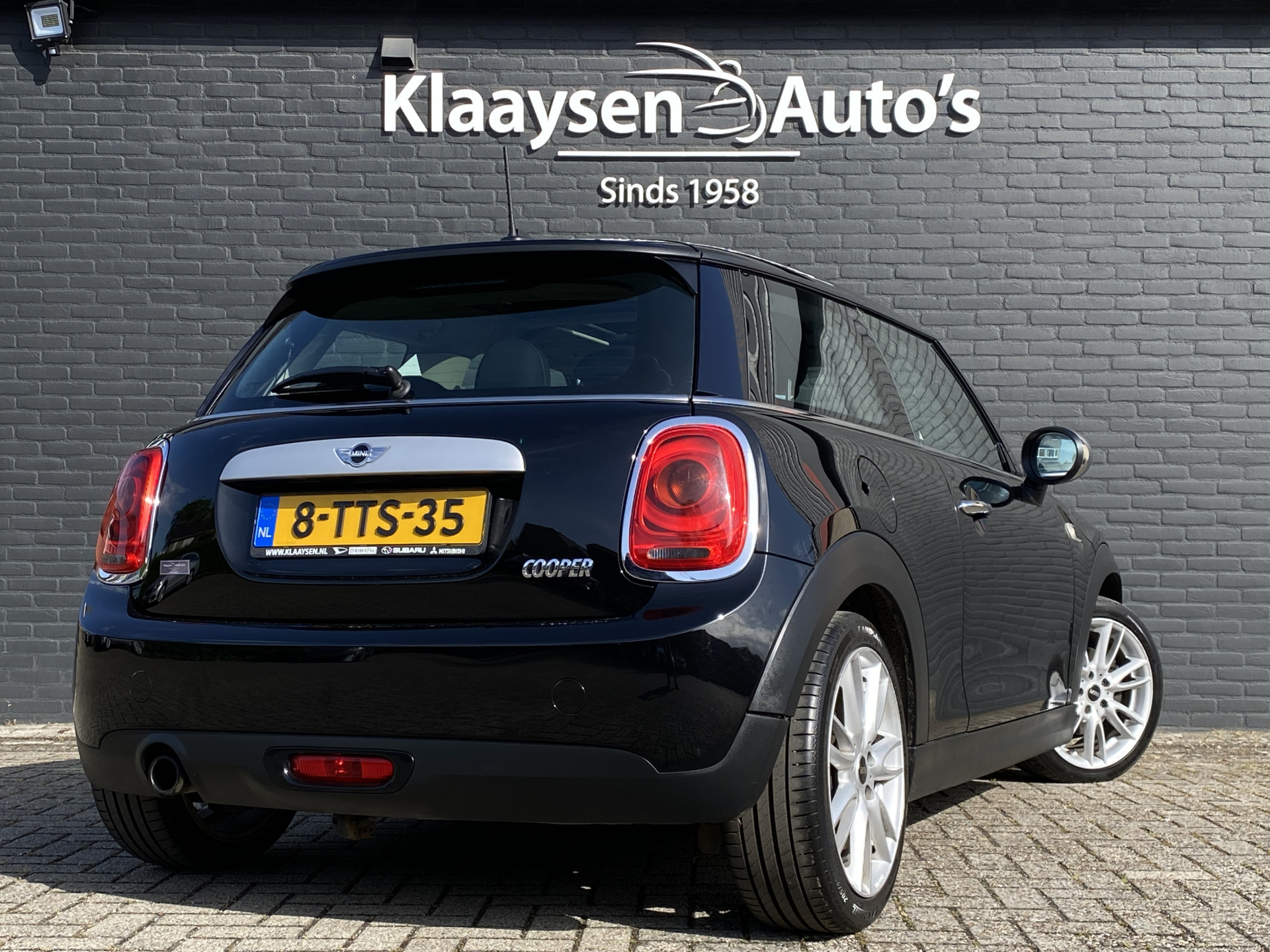 MINI Mini 1.5 Cooper Pepper 136 pk | navigatie | panoramadak | bluetooth | cruise control | chromen details | trekhaak