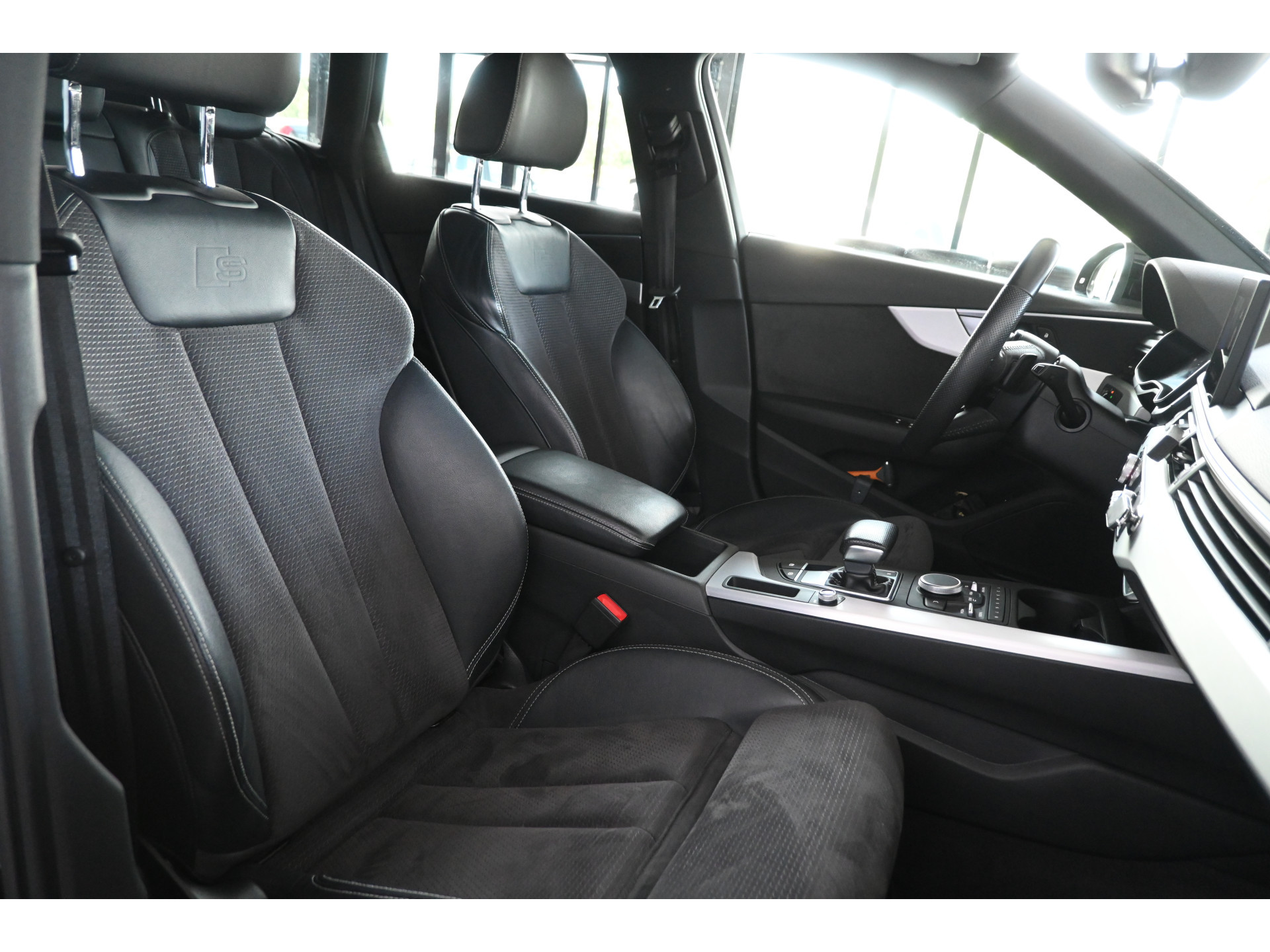 Audi A4 Avant 1.4 TFSI Sport S line edition Nap! Automaat Clima Navigatie Cruise LED Stoelverwarming Goed Onderhouden! Inruil Mogelijk!