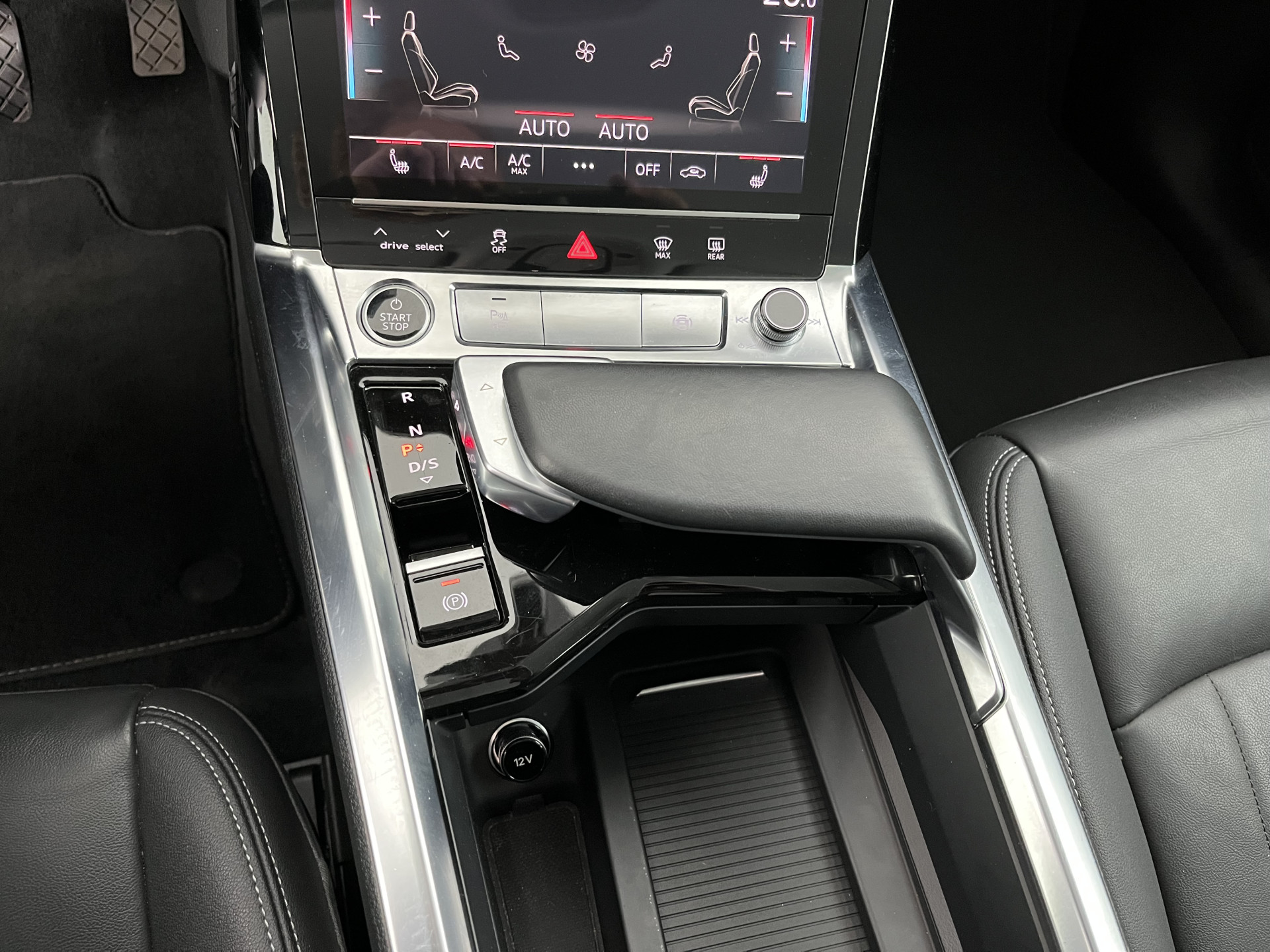 Audi e-tron 55 quattro Advanced edition Plus 95 kWh [3-Fase] {SOH-93%} (INCL-BTW) Aut.*LEATHER | ADAPTIVE-CRUISE | FULL-LED | DIGI-COCKPIT | KEYLESS | MEMORY-PACK | CAMERA | NAVI-FULLMAP | SHIFT-PADDLES | DAB+ | HEATED-COMFORTSEATS | DRIVE-SELECT | 20''AL