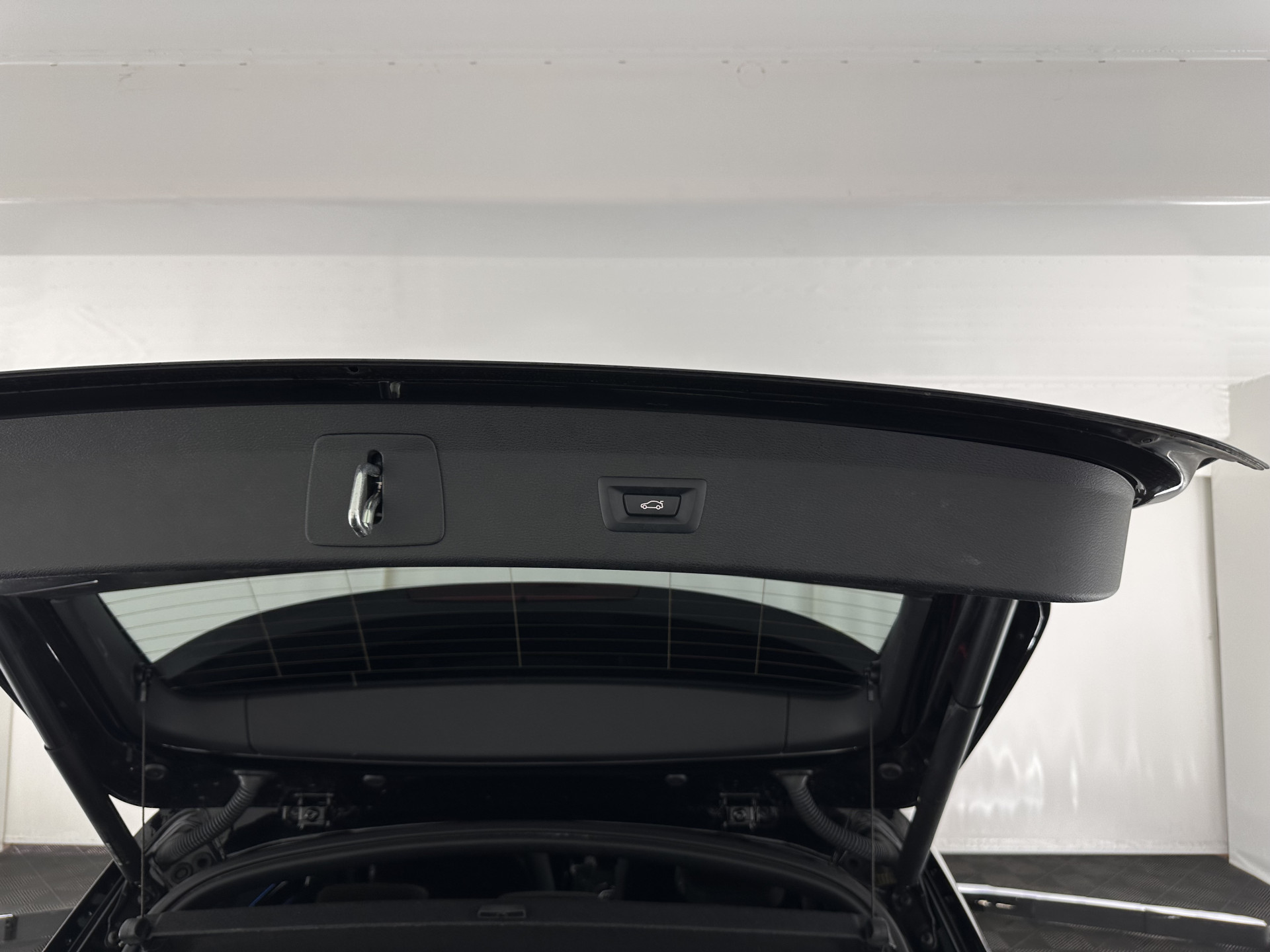 BMW X1 xDrive25e Sportline Business Edition Plus (Plug-In) (INCL-BTW) Aut. *PANO | LEATHER | FULL-LED | HEATED-SPORTSEATS | HIFI-SYSTEM | CAMERA | PRIVACYGLASS | NAVI-FULLMAP | ECC | HEAD-UP | PDC | KEYLESS | DAB | CRUISE | TOWBAR | AMBIENTLIGHT | 18