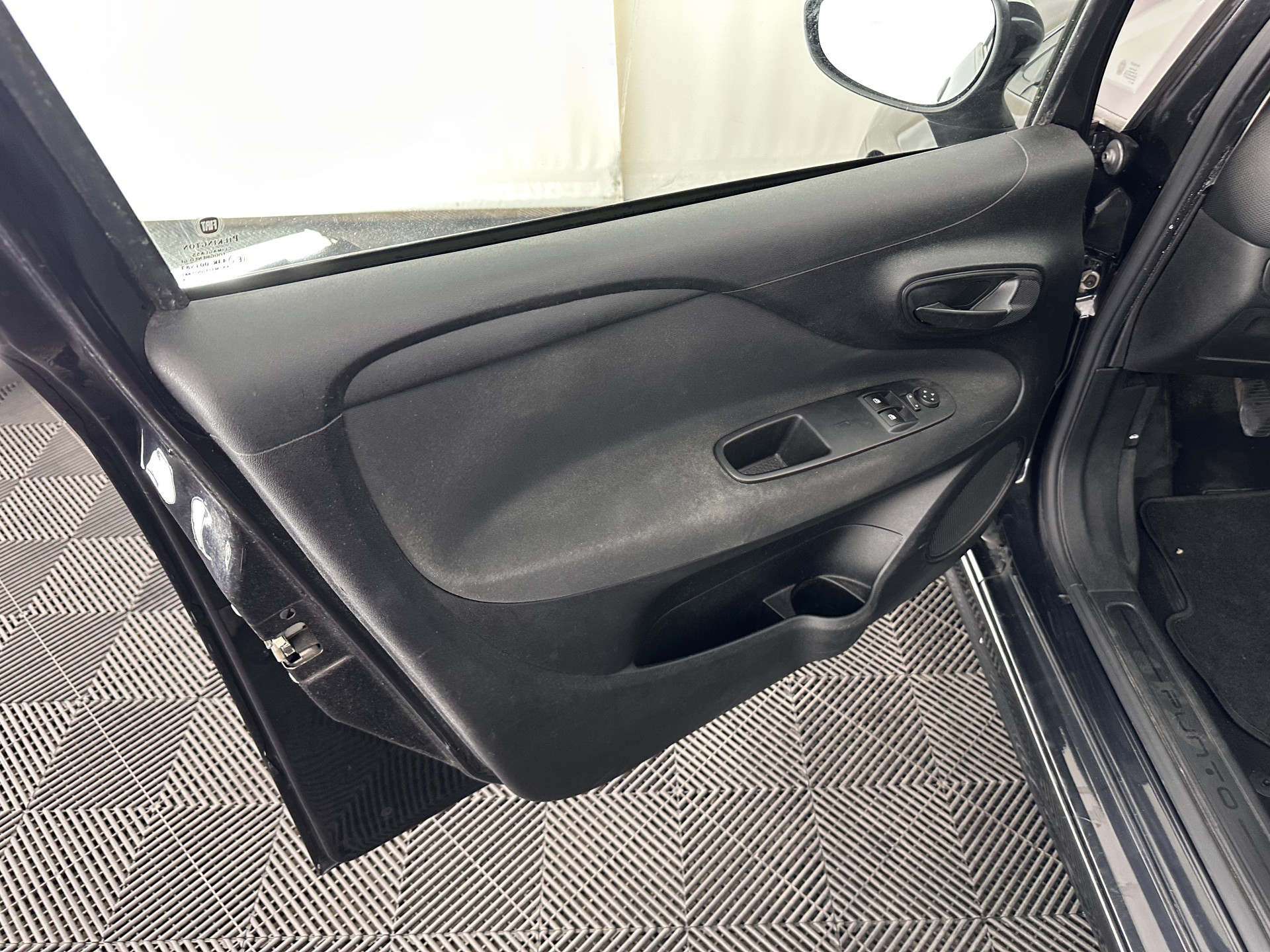 Fiat Punto Evo 1.3 M-Jet Street Pack-Easy *AIRCO | CRUISE | COMFORT-SEATS | SIDE-SKIRTS | PDC | TOWBAR | RADIO-CD | 15"ALU*