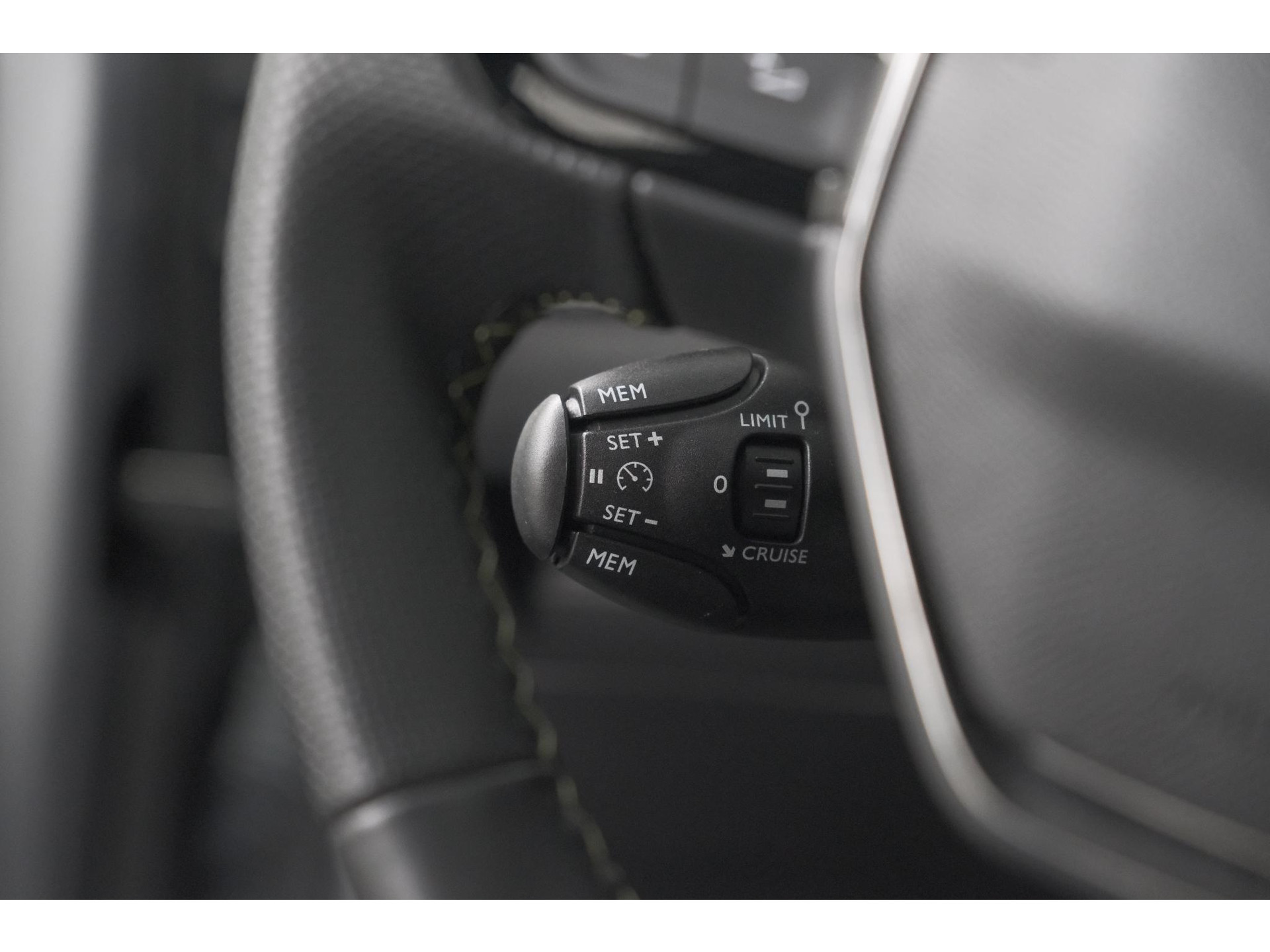 Peugeot 208 1.2 Hybrid 145 e-DCS6 GT | Alcantara Pakket | Camera | Apple Carplay | Stoelverwarming