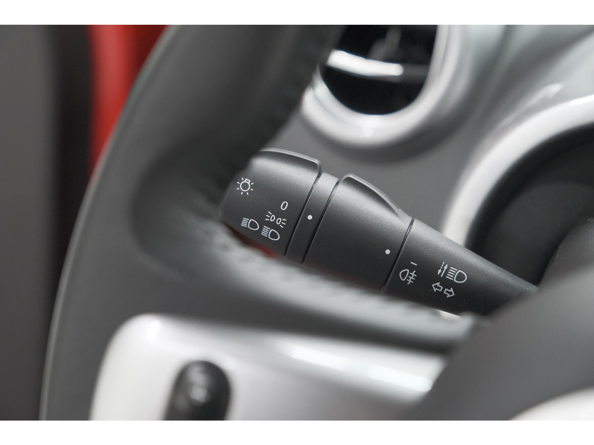 Renault Twingo 1.0 SCe Limited | Automaat | Parkeersensoren | Allseason Banden | Bluetooth Radio