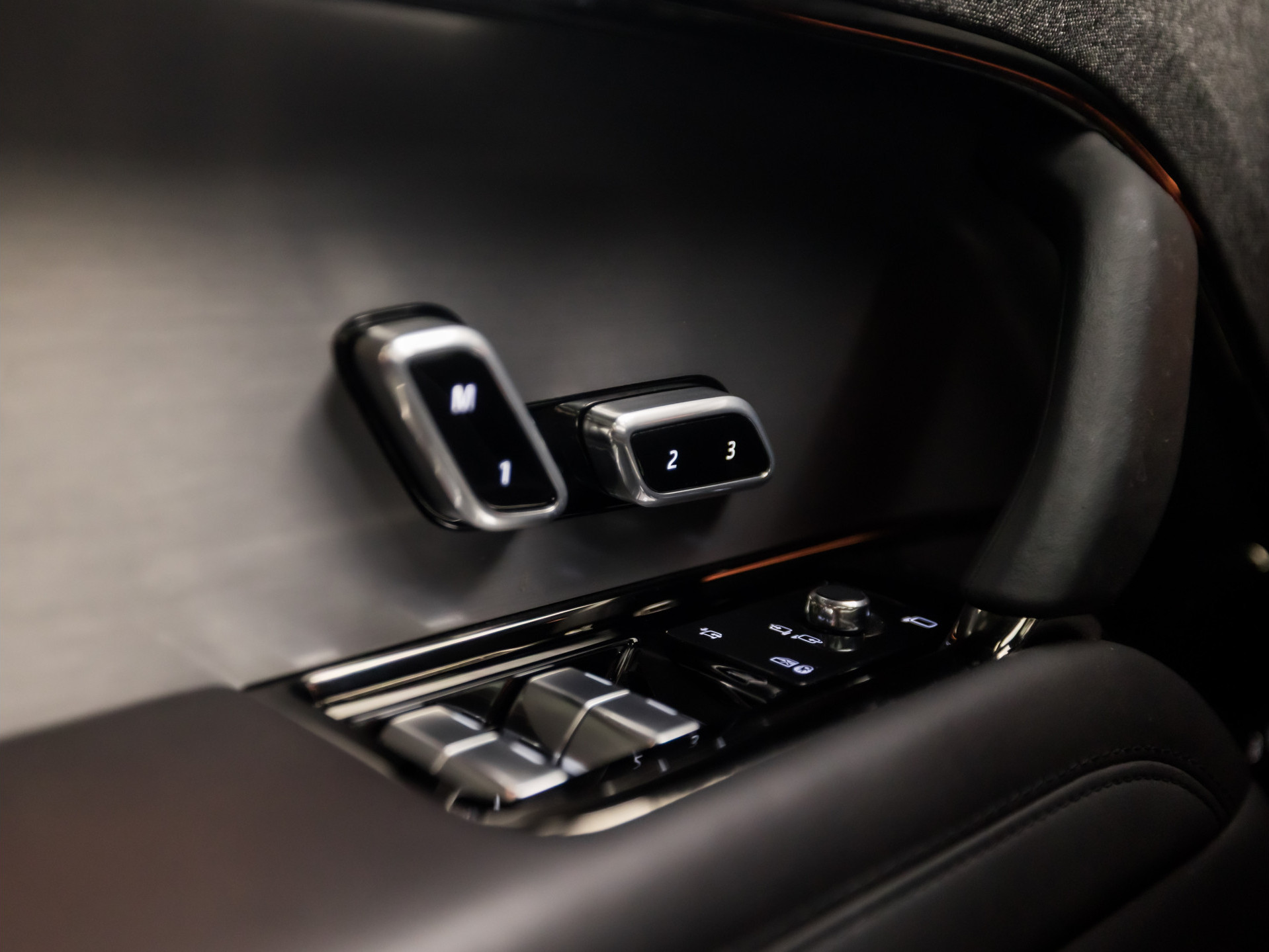Land Rover Range Rover Sport 3.0 P460e Dynamic PHEV 441Pk Automaat (PANORAMADAK, LUCHTVERING, MERIDIAN AUDIO, STOELVERWARMING EN KOELING, 360 CAMERA, MEMORY SEATS, ADAPTIVE CRUISE, KEYLESS, NIEUWSTAAT)