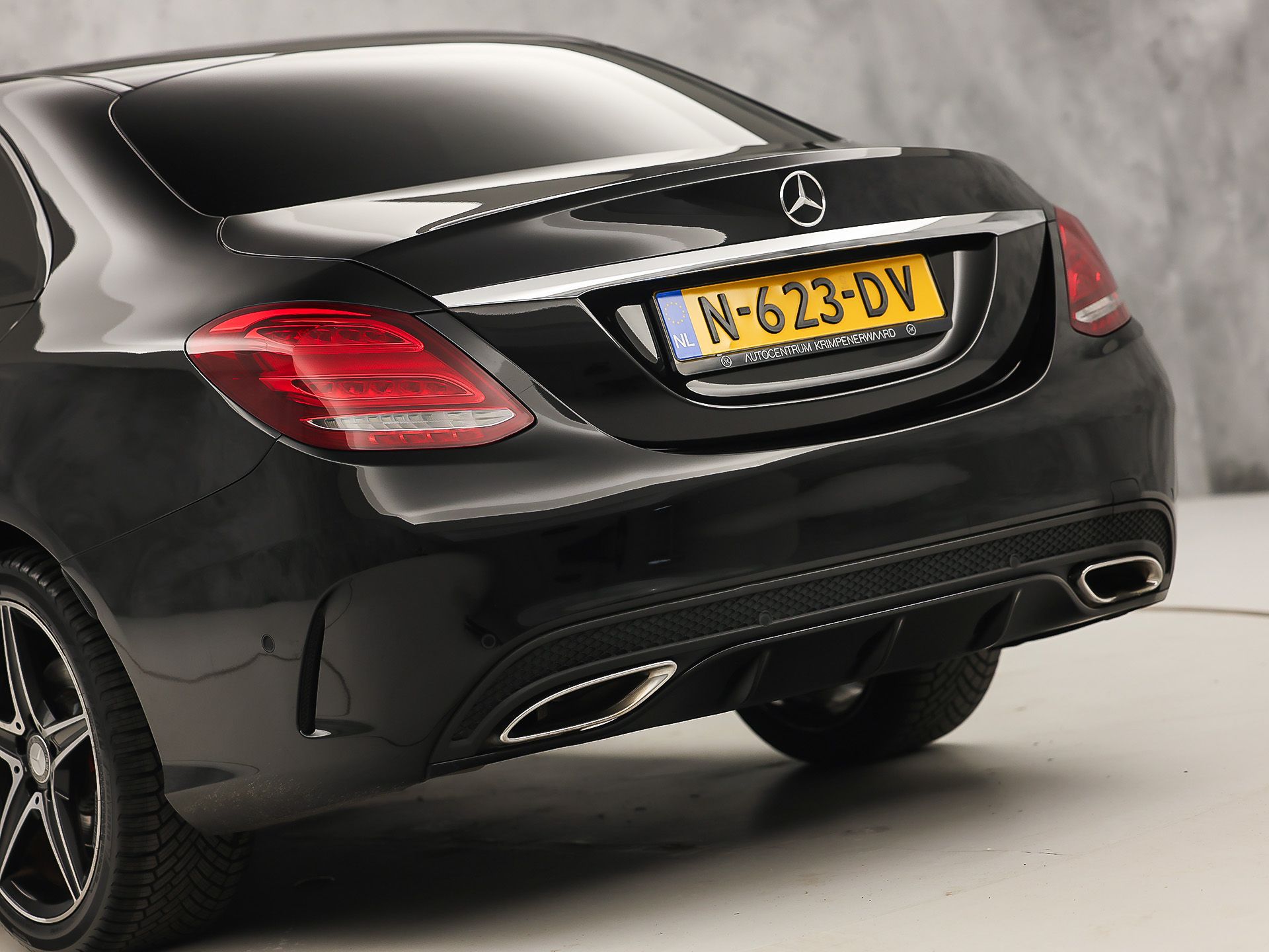 Mercedes-Benz C-Klasse 250 AMG Sport 211Pk Automaat (NAVIGATIE, RODE REMKLAUWEN, LEDER, STOELVERWARMING, ELEK SPORTSTOELEN, GETINT GLAS, SFEERVERLICHTING, NIEUWSTAAT)