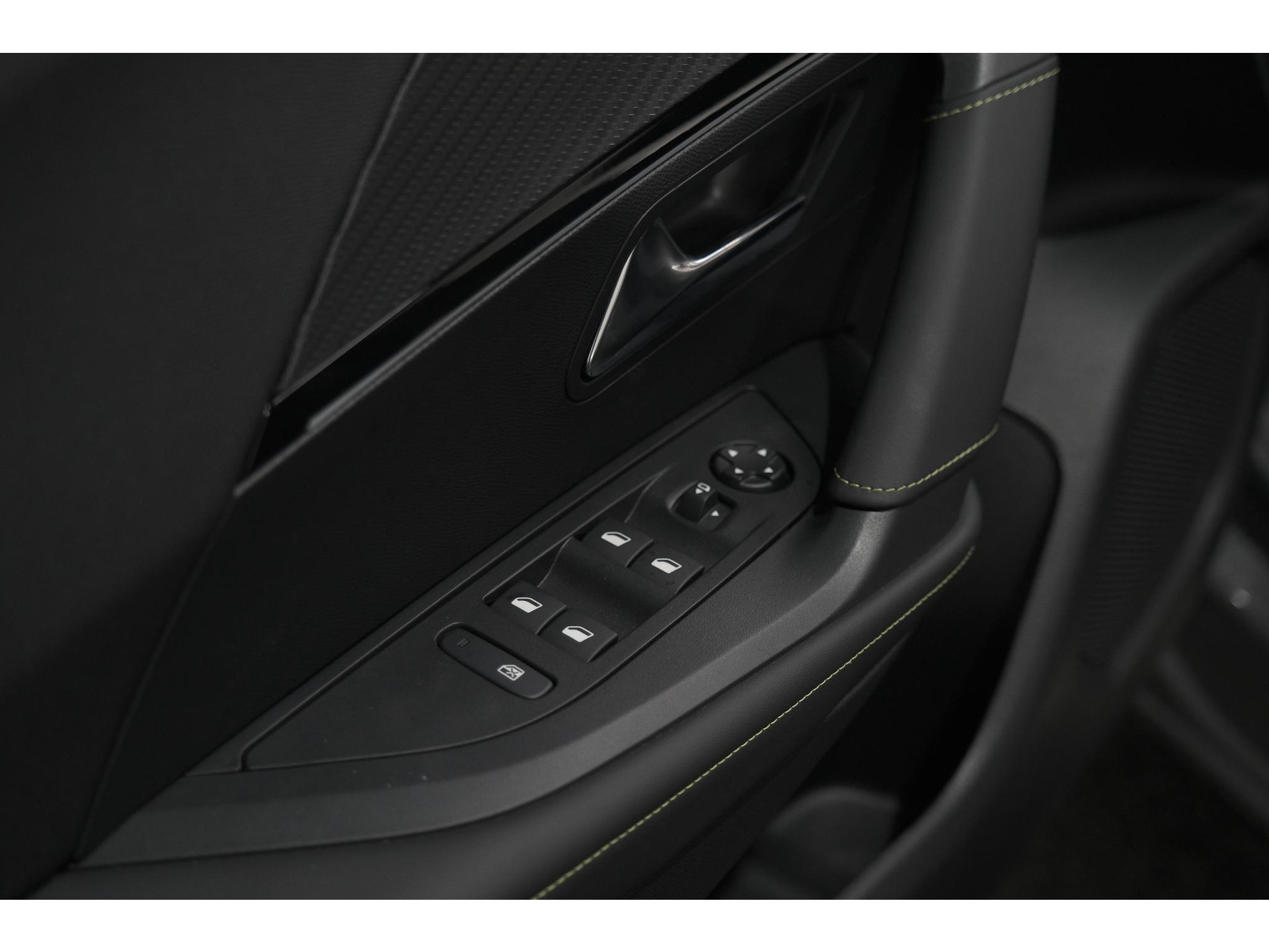 Peugeot 2008 PureTech 130 EAT8 GT | 360 Camera | Stoelmassage | Adaptieve Cruise Control | Dodehoekdetectie