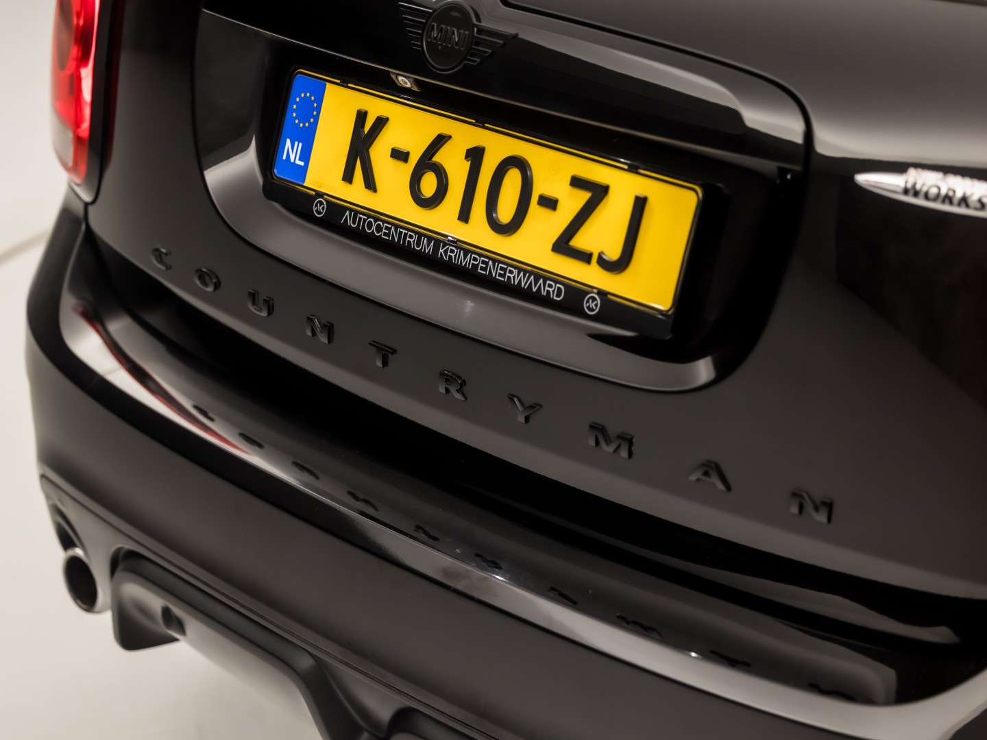 MINI Countryman 2.0 Cooper S John Cooper Works Chili 192Pk Automaat (PANORAMADAK, GROOT NAVI, LEDER, HARMAN/KARDON, CAMERA, STOELVERWARMING, SPORTSTOELEN, GETINT GLAS, NIEUWSTAAT)
