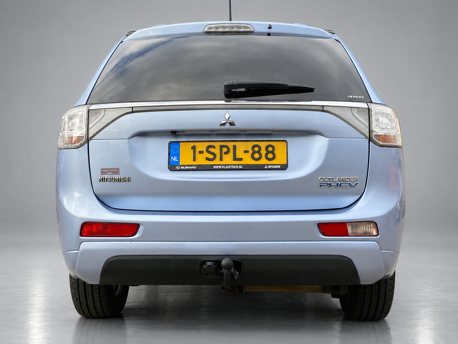 Mitsubishi Outlander 2.0 PHEV Instyle 4WD 203 pk | navigatie | leder interieur | schuifdak | trekhaak | elektr. achterklep
