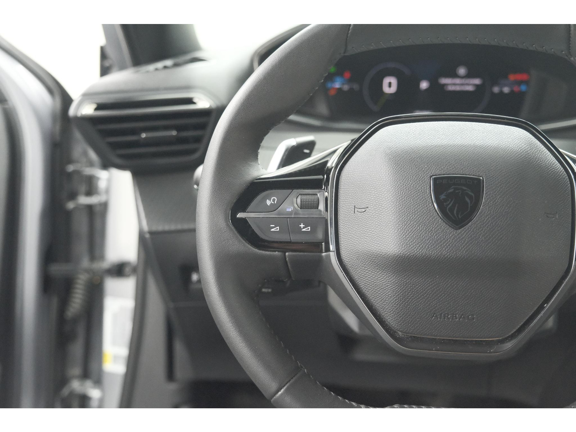 Peugeot 2008 Hybrid 136 e-DSC6 Allure | 360 Camera | Adaptieve Cruise Control | Dodehoekdetectie | Navigatie