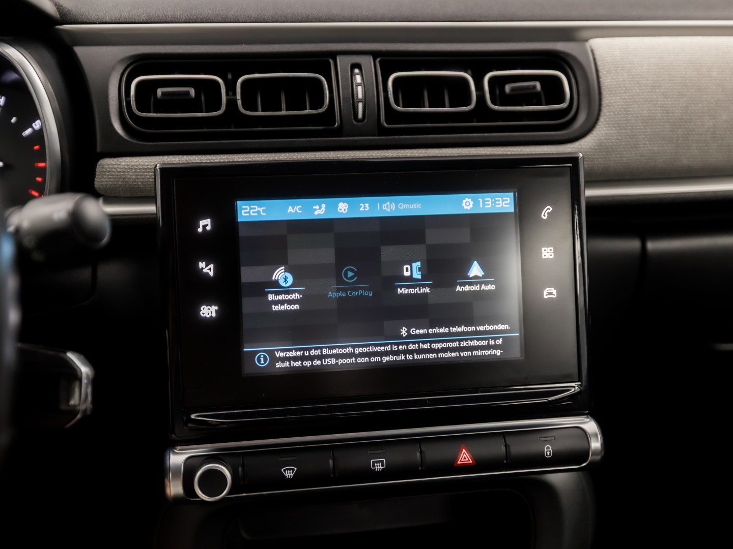 Citroën C3 1.2 PureTech S&S Shine Sport 110Pk (APPLE CARPLAY, GROOT NAVI, STOELVERWARMING, SPORTSTOELEN, CRUISE, LANE ASSIST, NIEUWSTAAT)