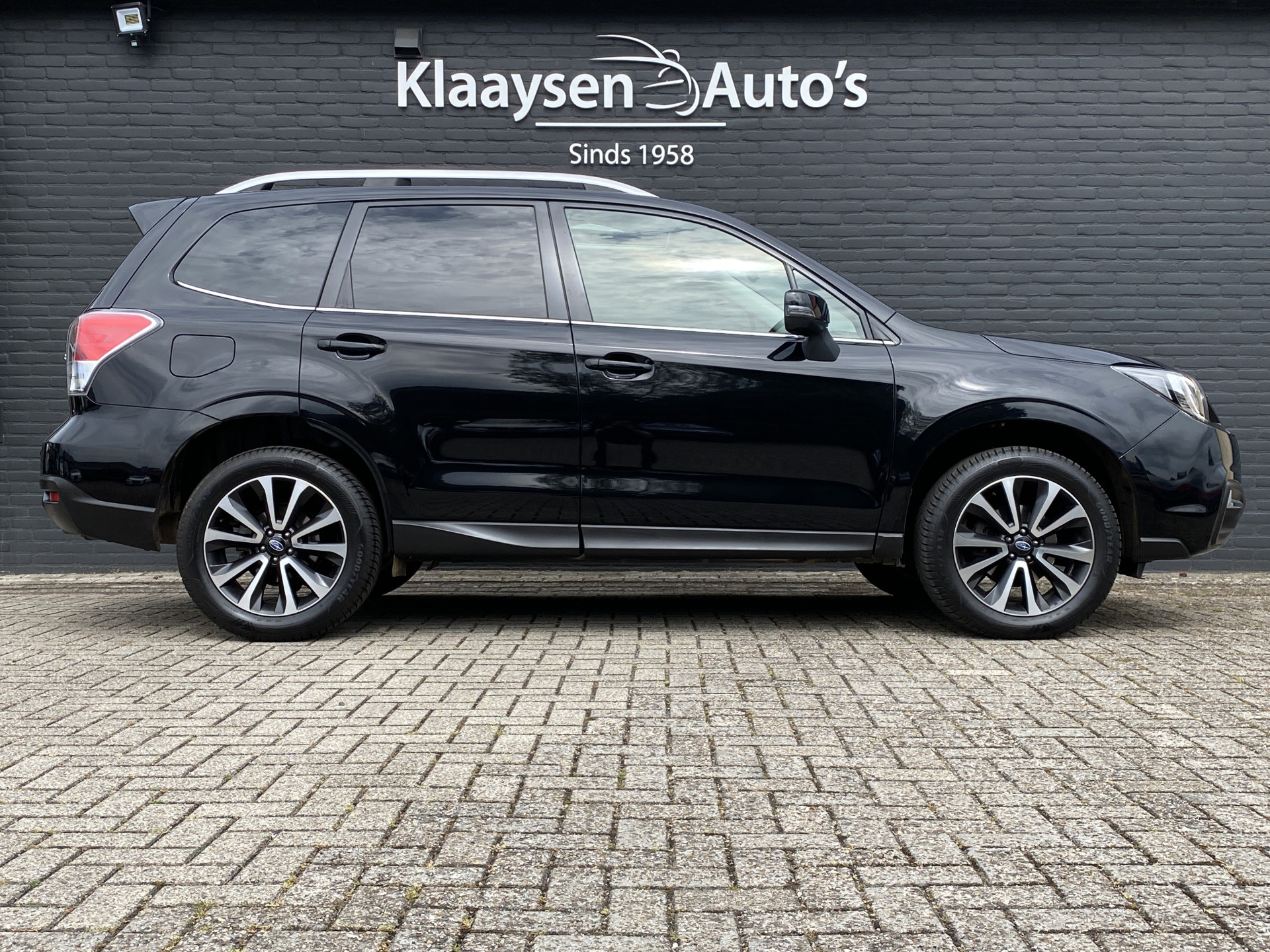 Subaru Forester 2.0 AWD Premium 150 pk AUT. | 1e eigenaar | dealer onderhouden | navigatie | leder interieur | panoramadak | keyless