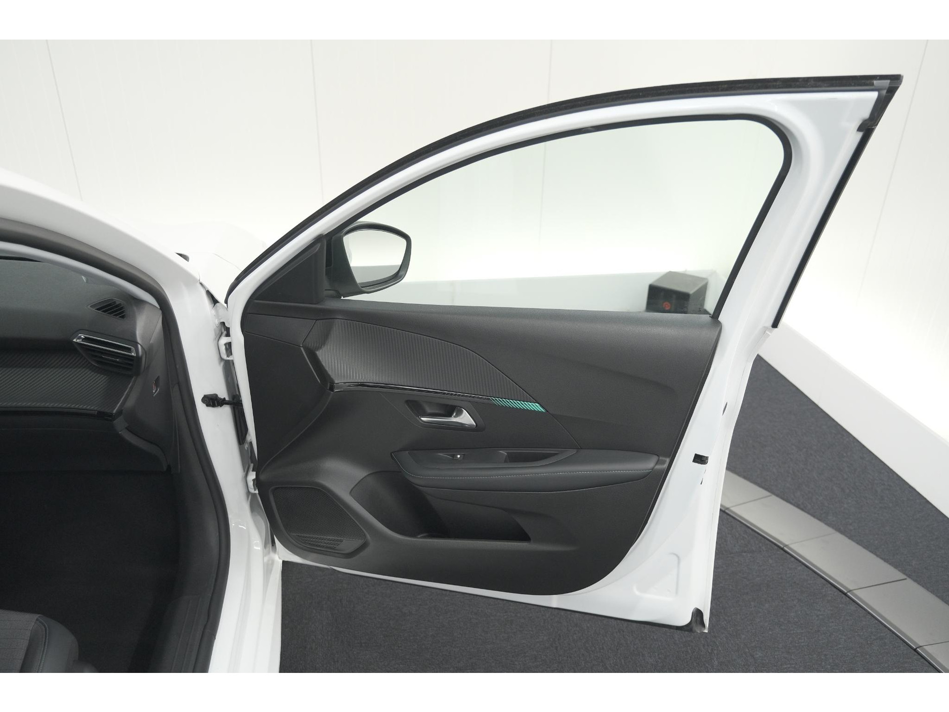 Peugeot 208 PureTech 100 PK Allure | Apple Carplay | Parkeersensoren | Lichtmetalen velgen